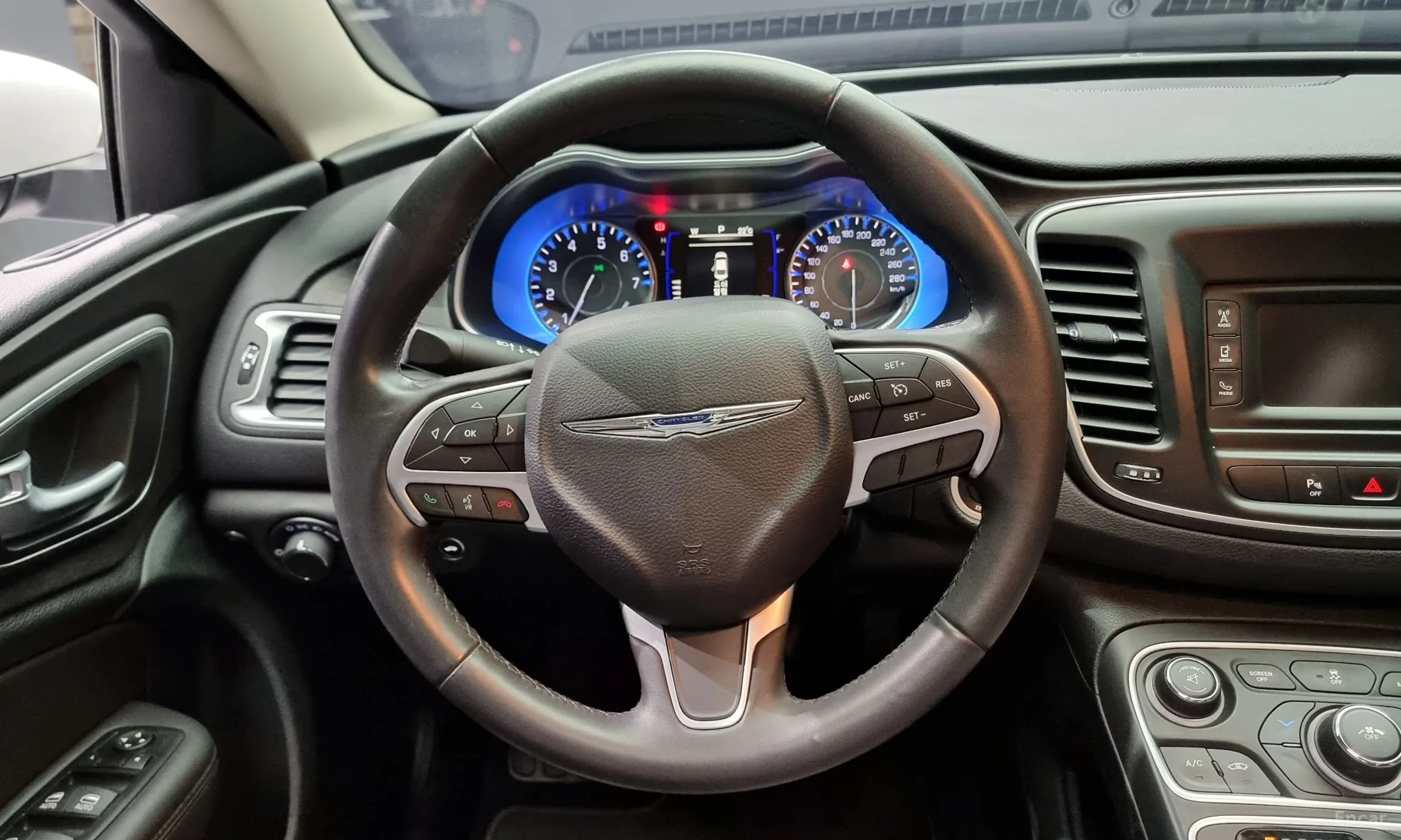 Chrysler 200 Second generation превью 14