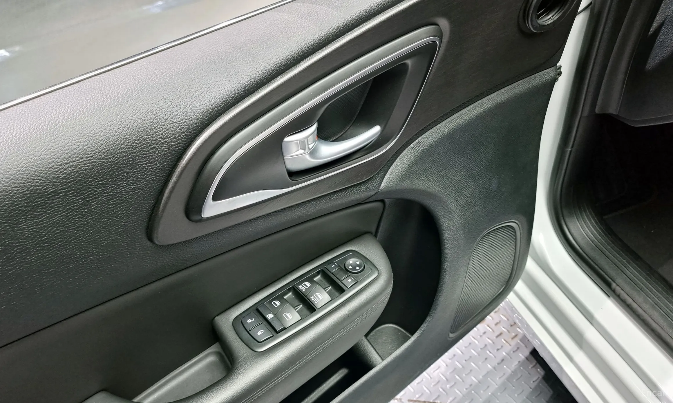 Chrysler 200 Second generation превью 17