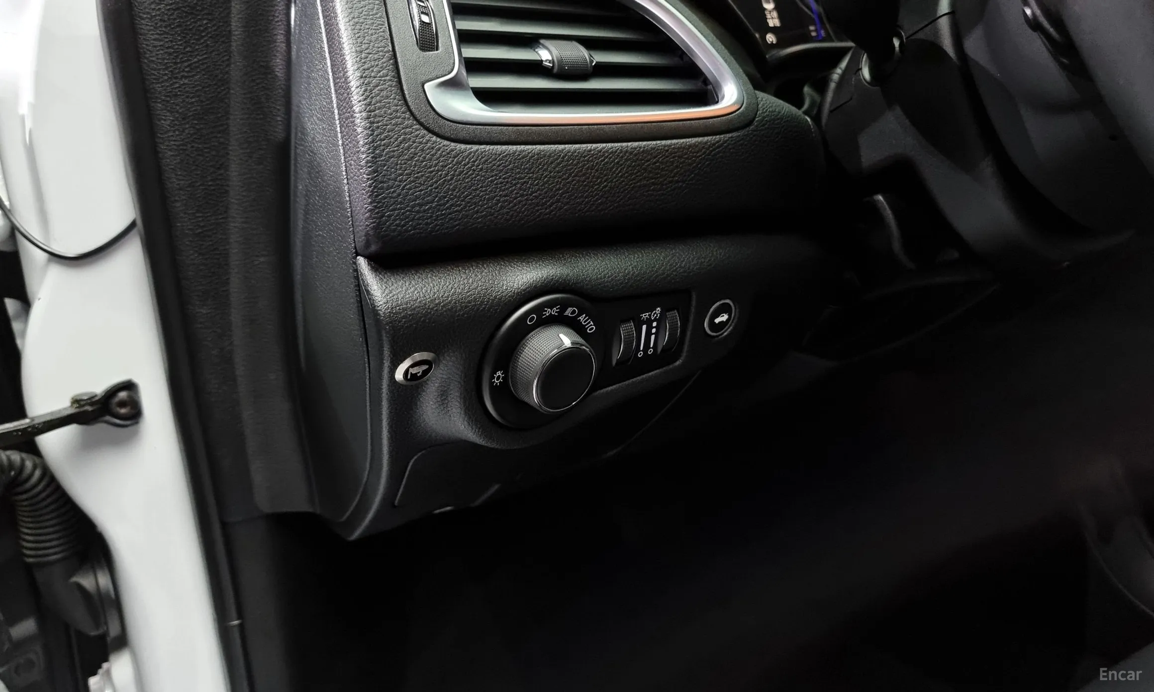 Chrysler 200 Second generation превью 19