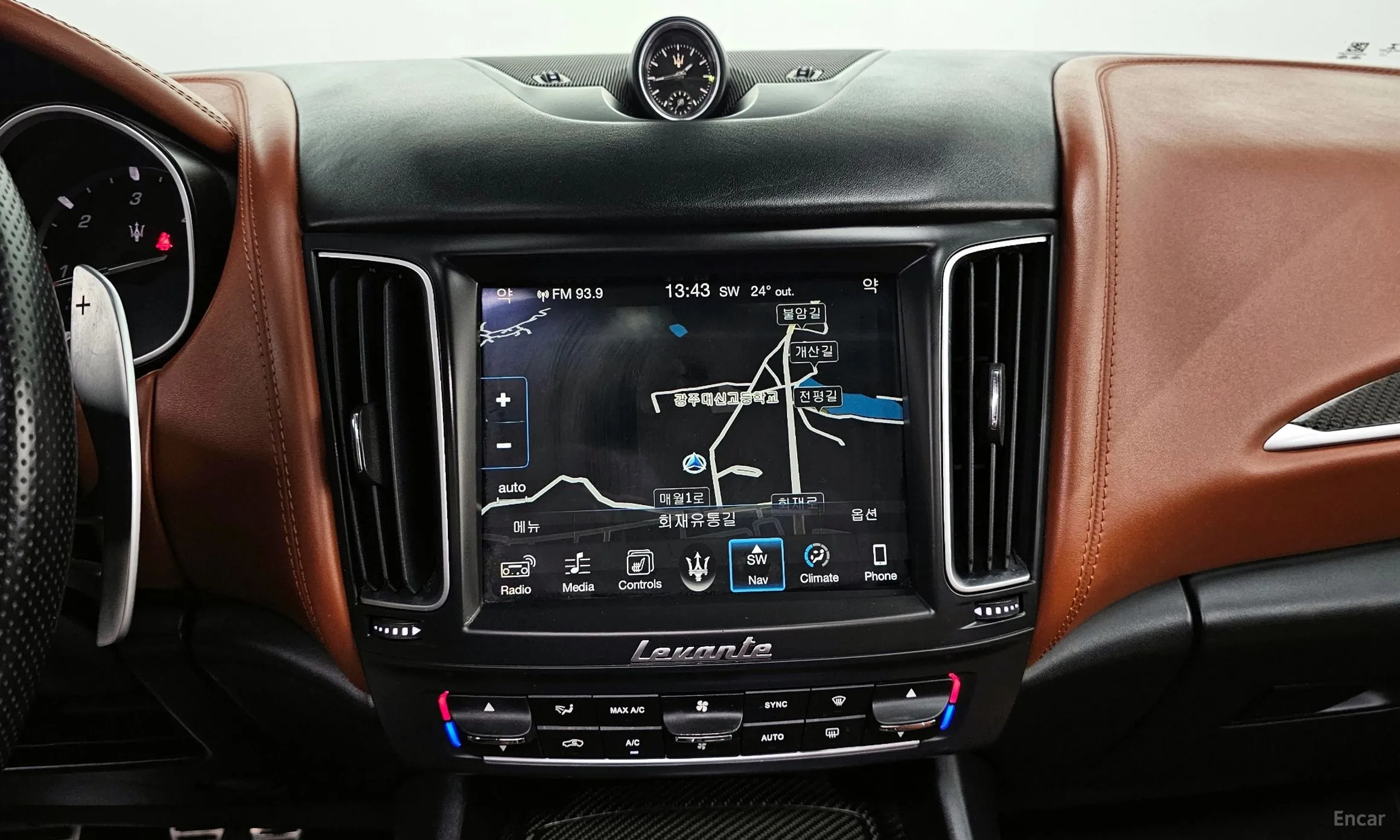 Maserati Levante превью 14