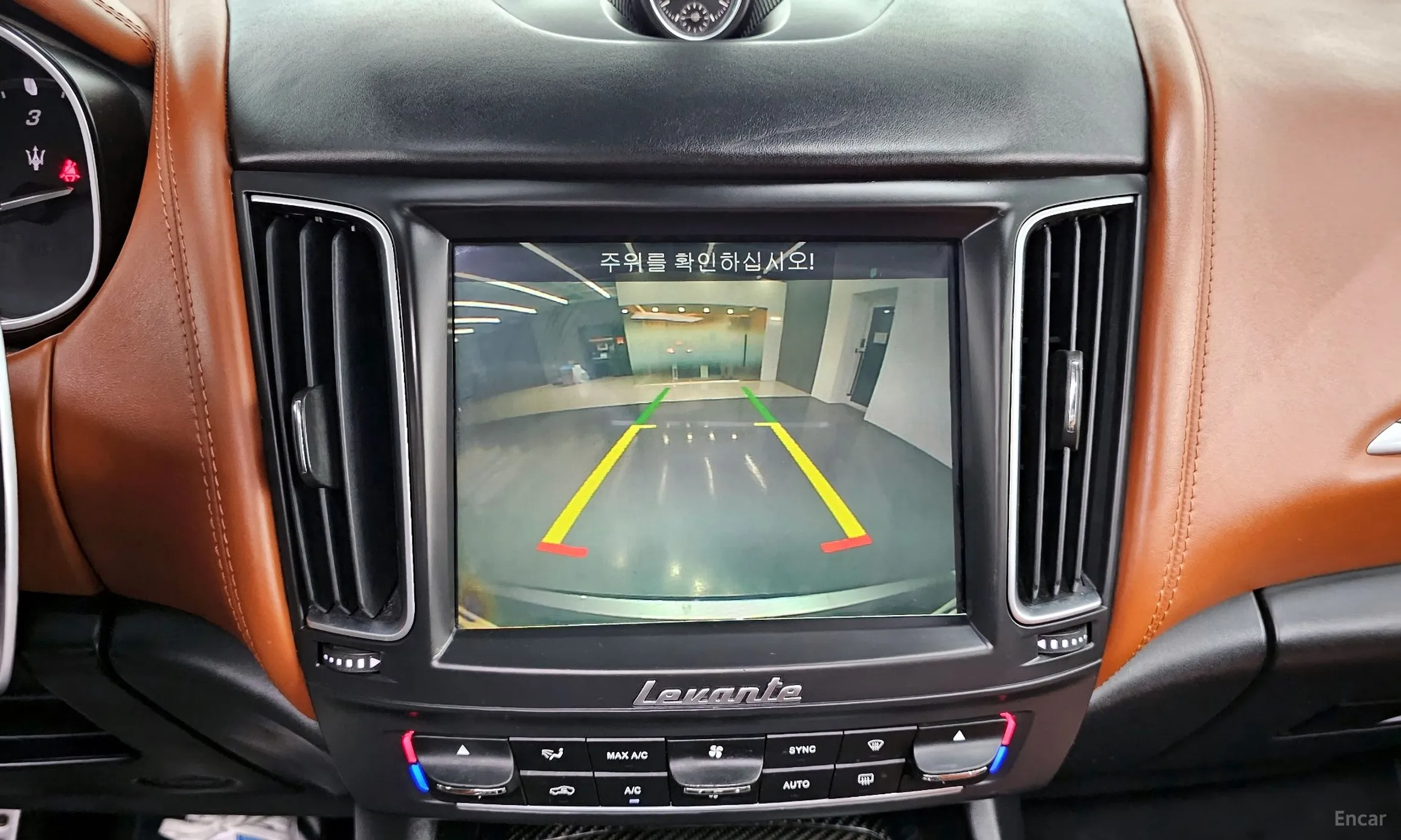 Maserati Levante превью 15