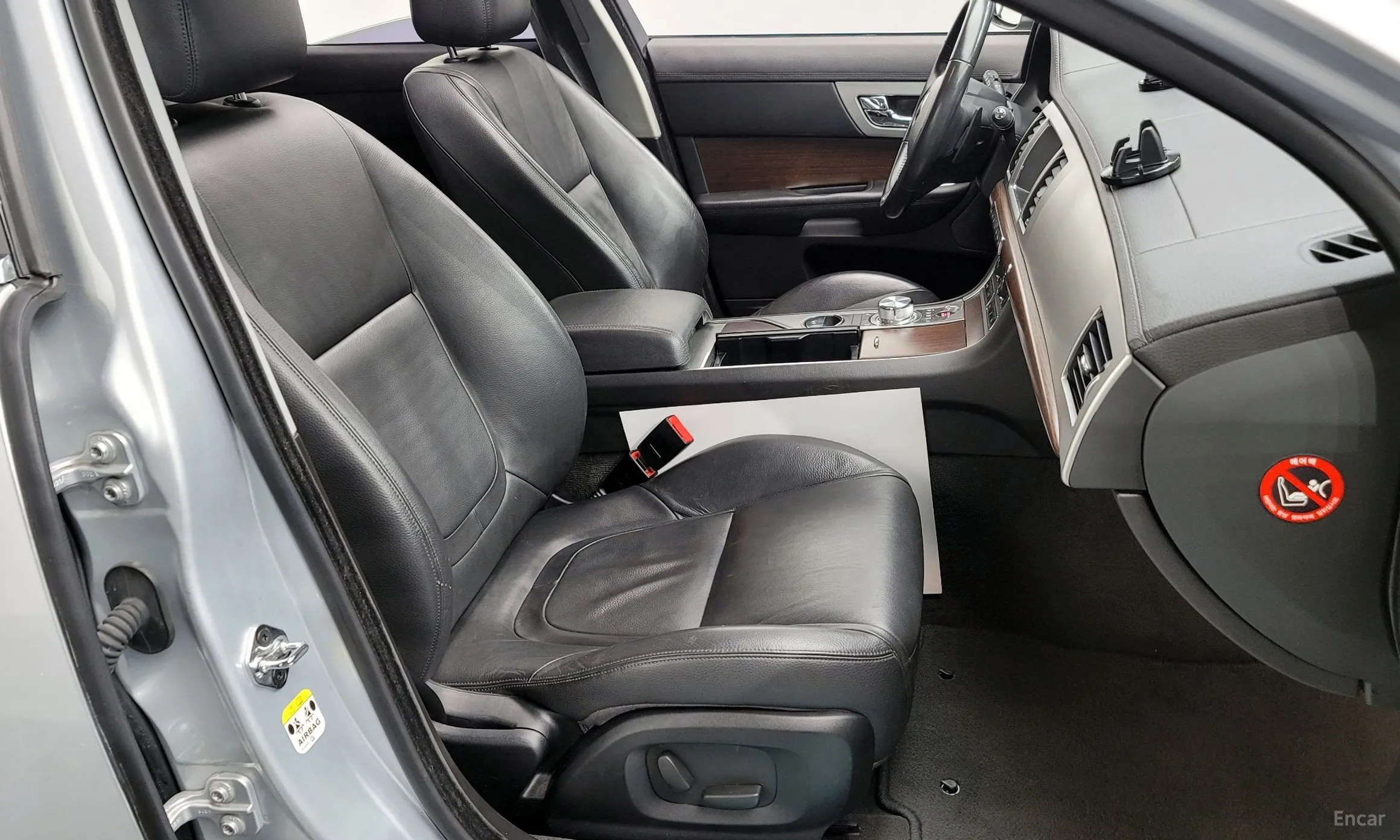 Jaguar New XF превью 10