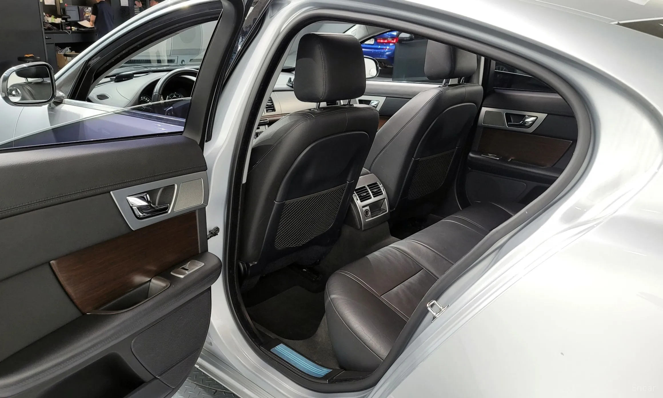 Jaguar New XF превью 13