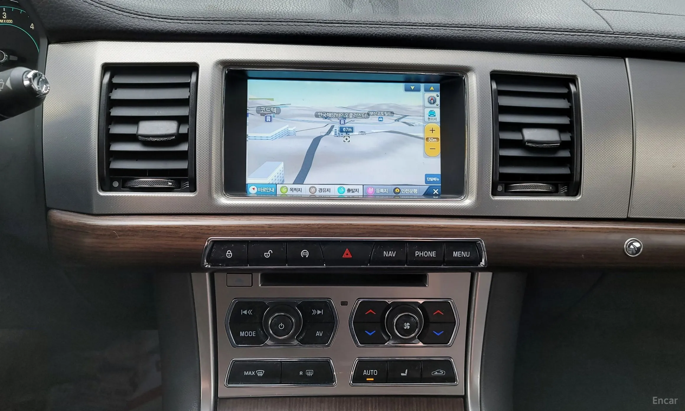 Jaguar New XF превью 15