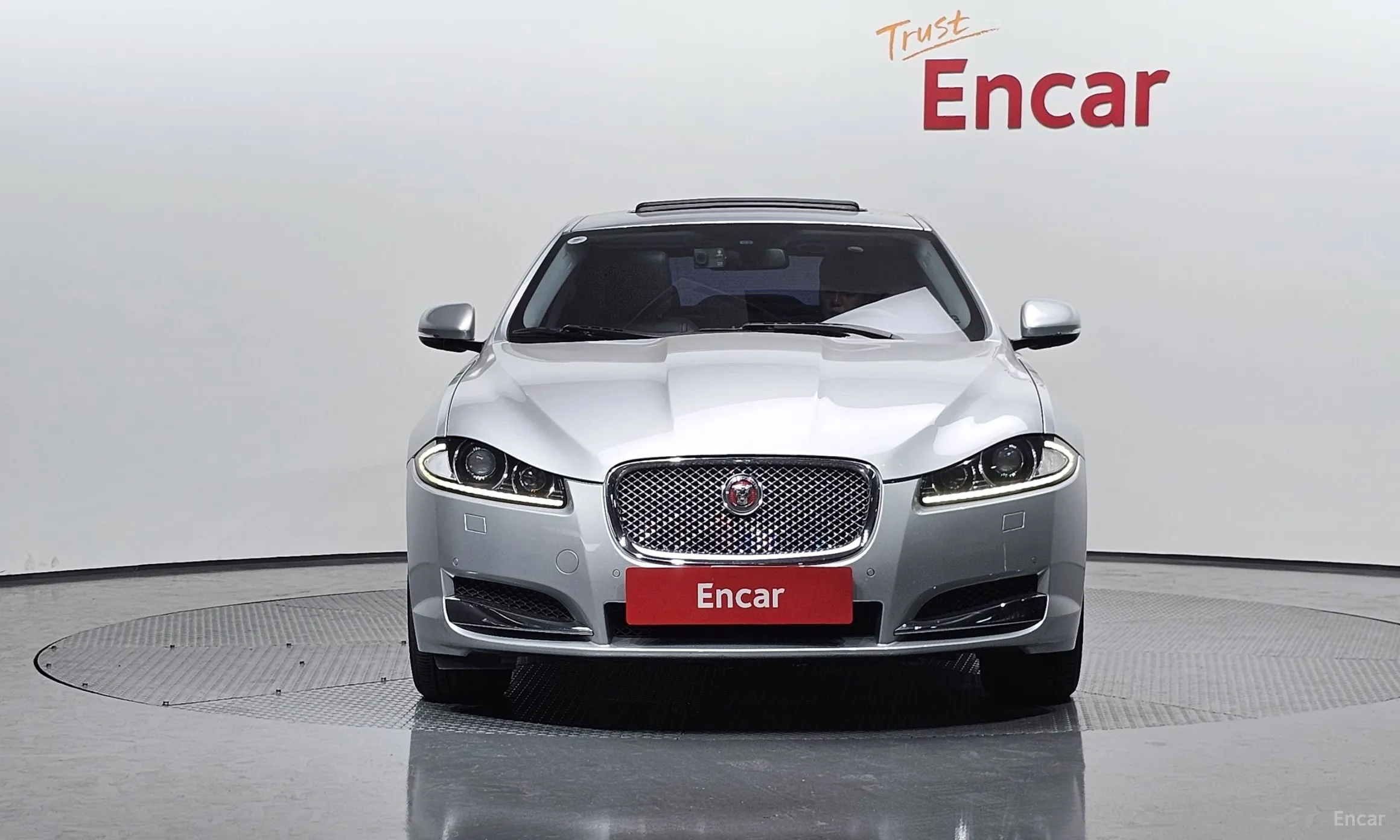 Jaguar New XF превью 3