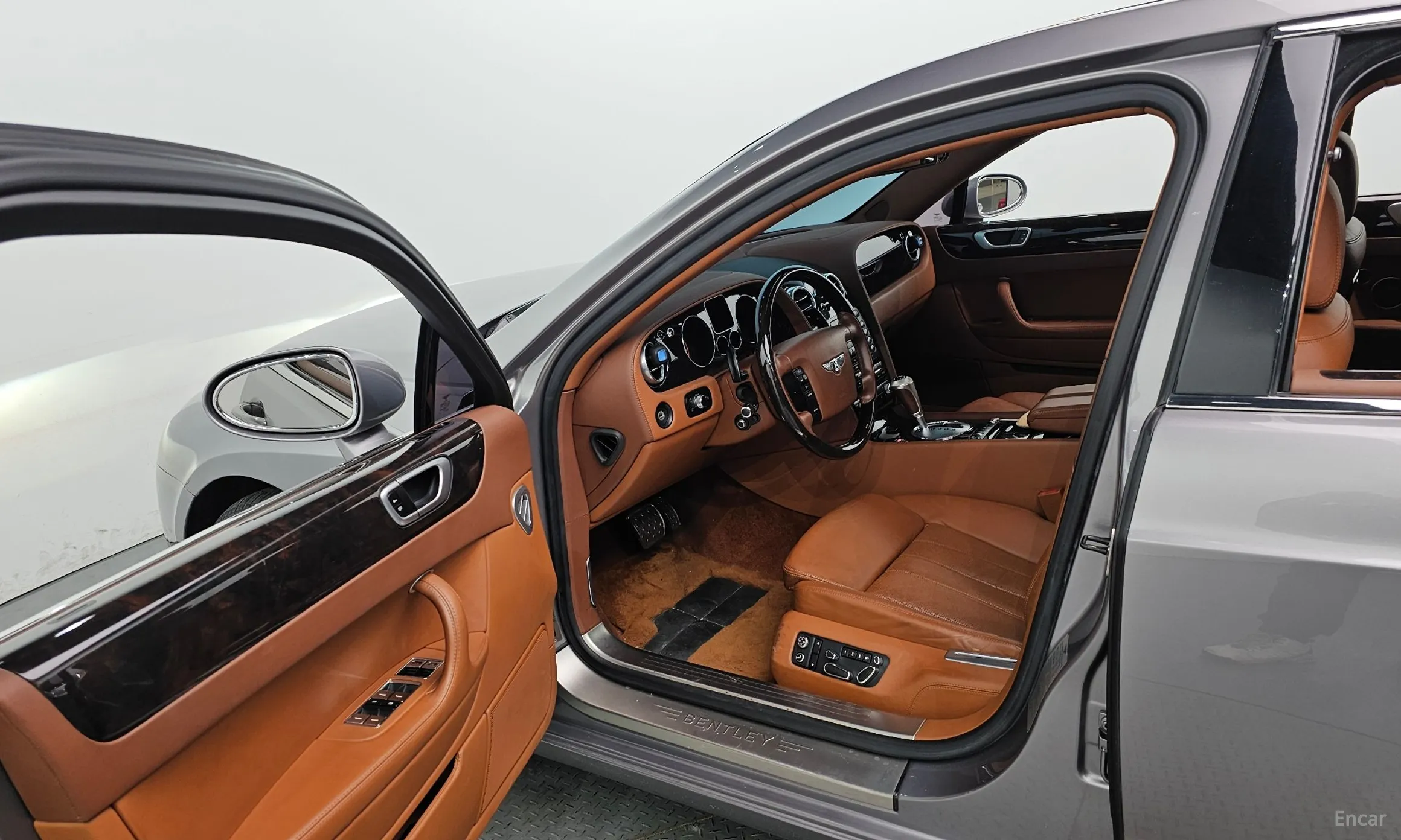 Bentley Flying Spur Gen 1 превью 10