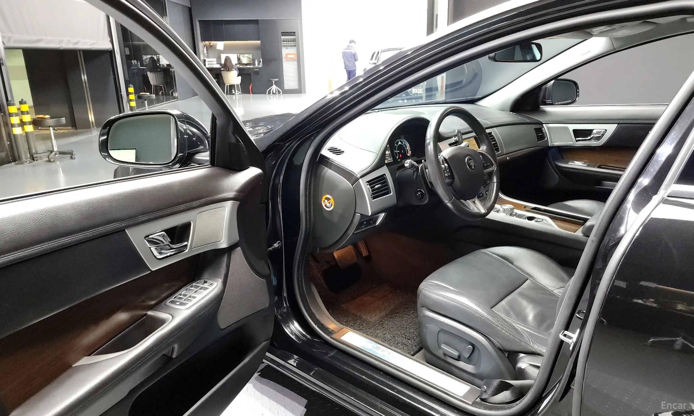 Jaguar New XF превью 10