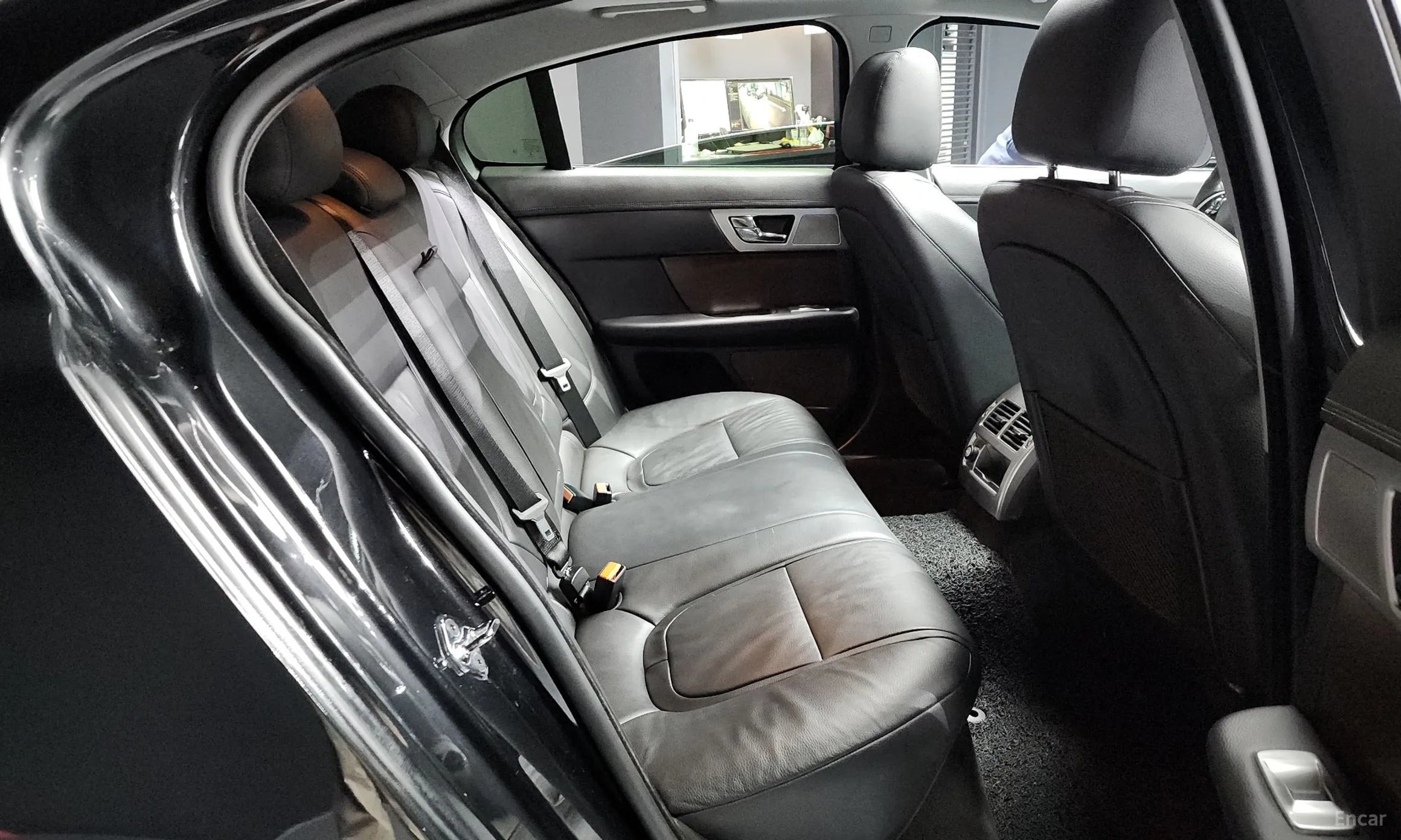 Jaguar New XF превью 12