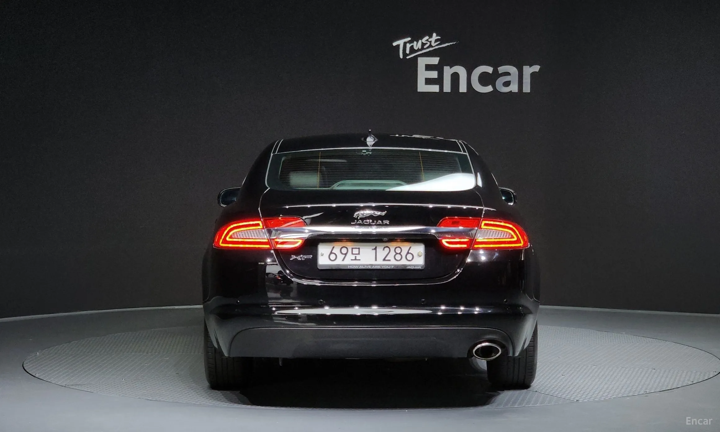 Jaguar New XF превью 4