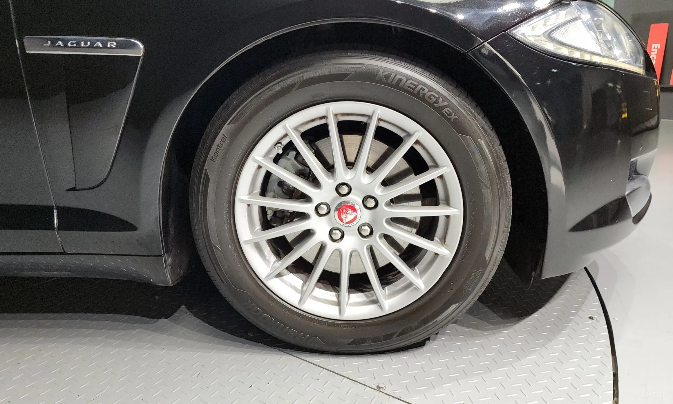 Jaguar New XF превью 5
