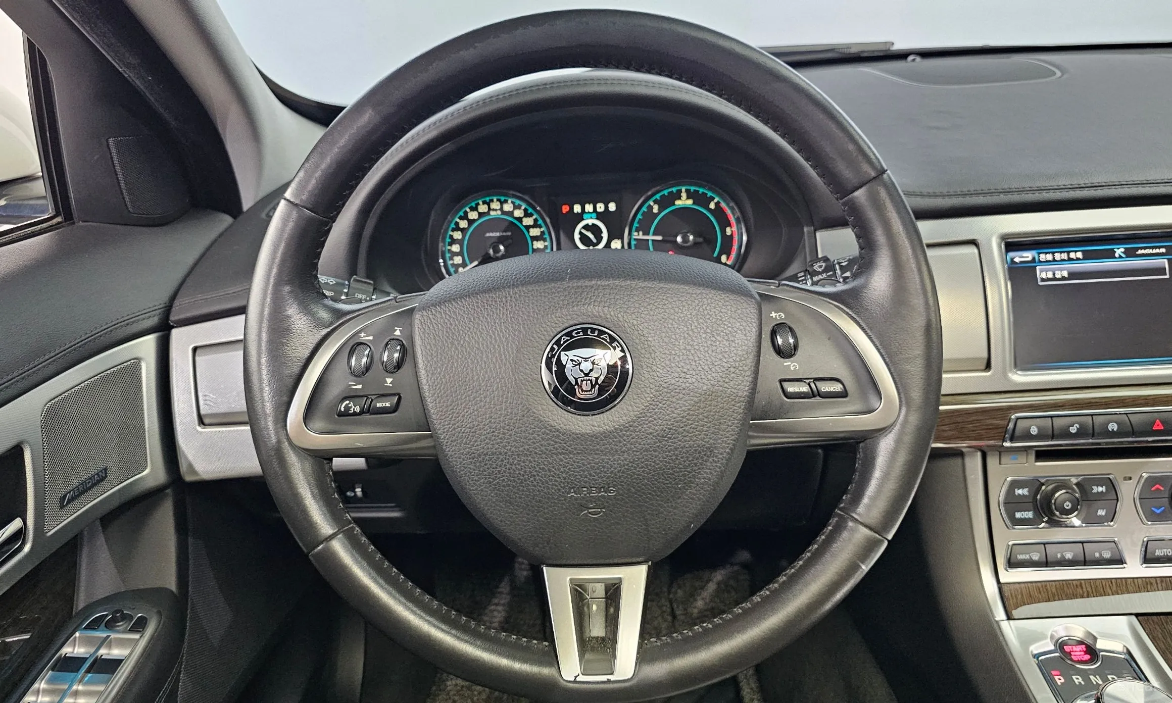 Jaguar New XF превью 13