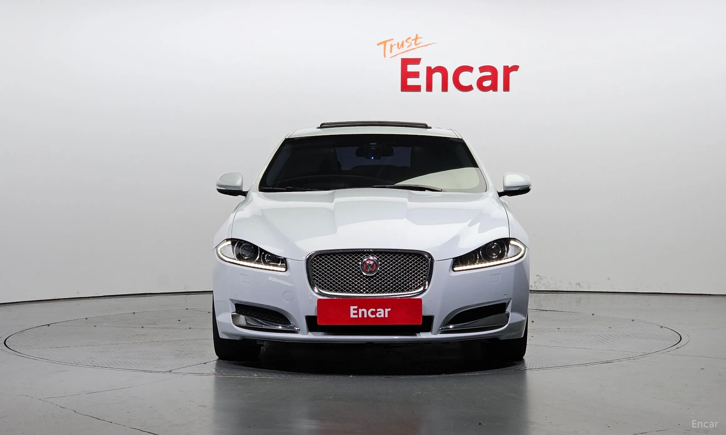 Jaguar New XF превью 3