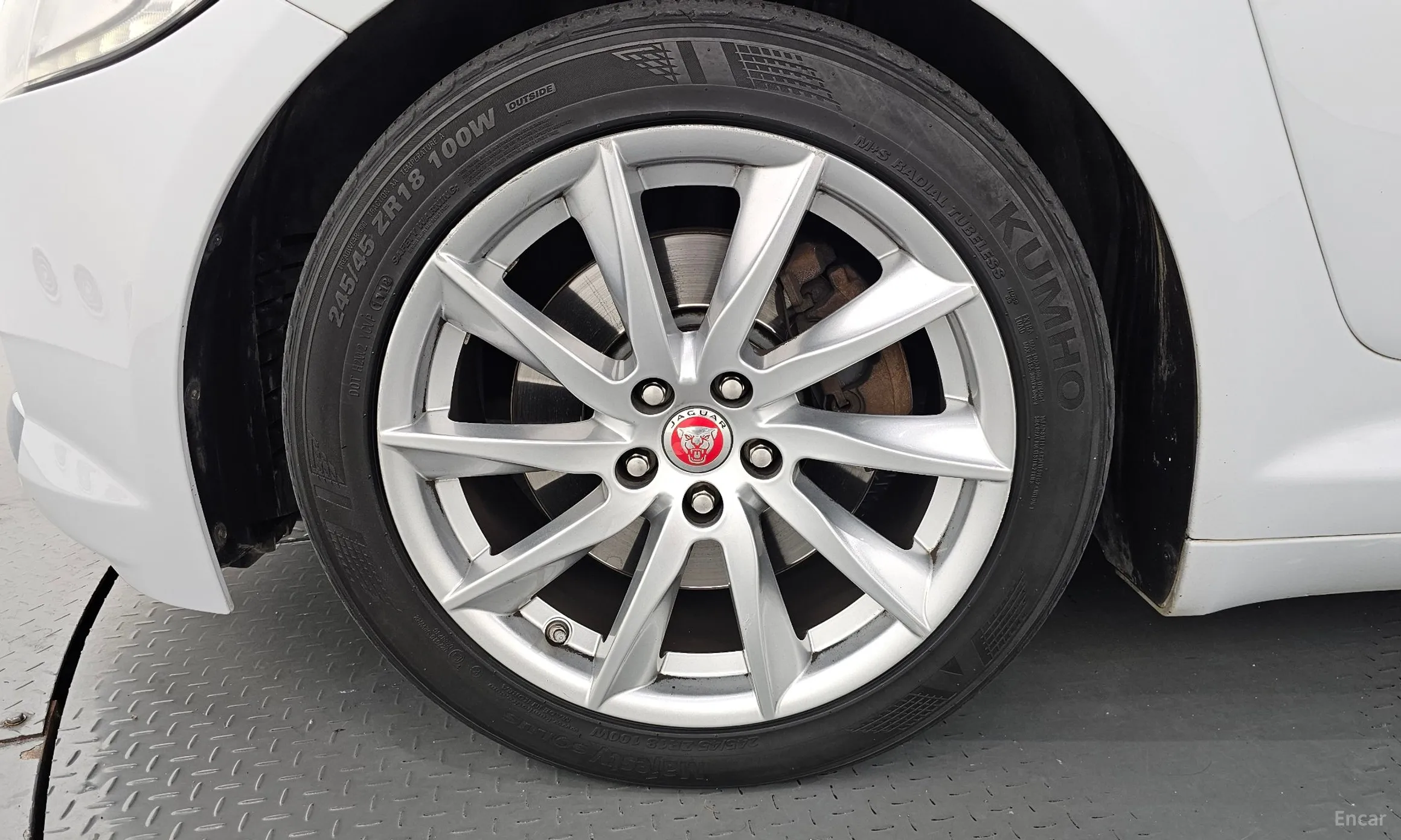 Jaguar New XF превью 5