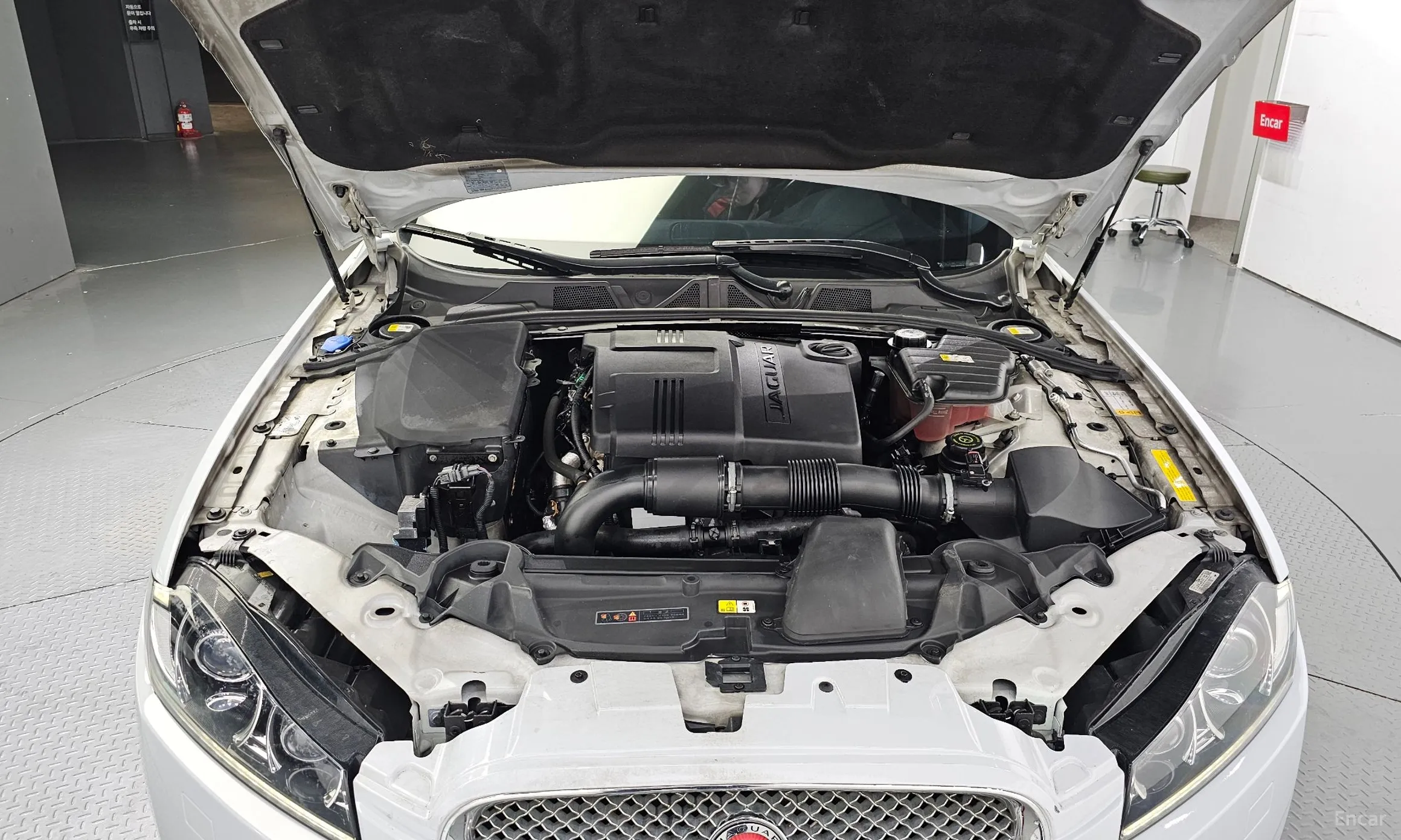 Jaguar New XF превью 6