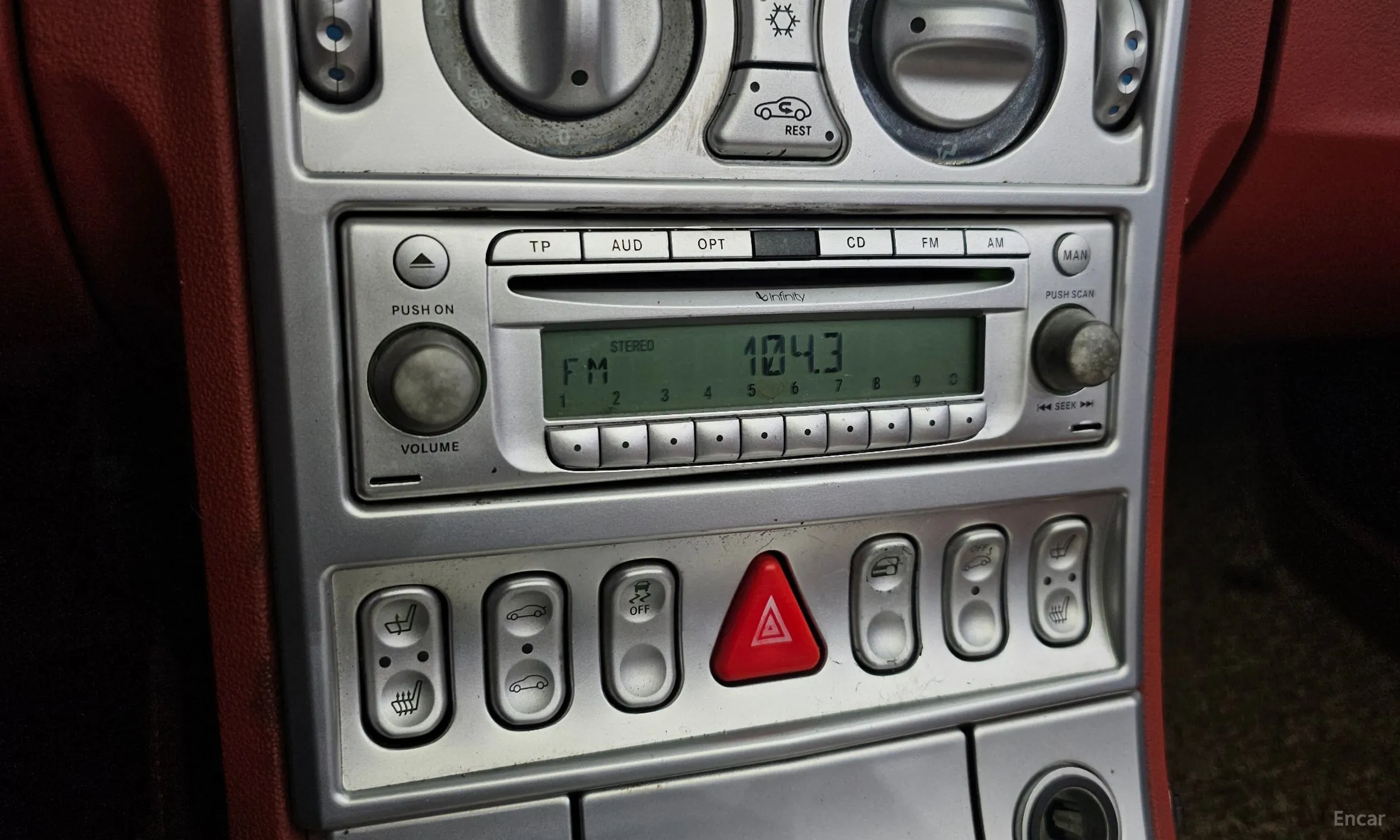 Chrysler Crossfire превью 16