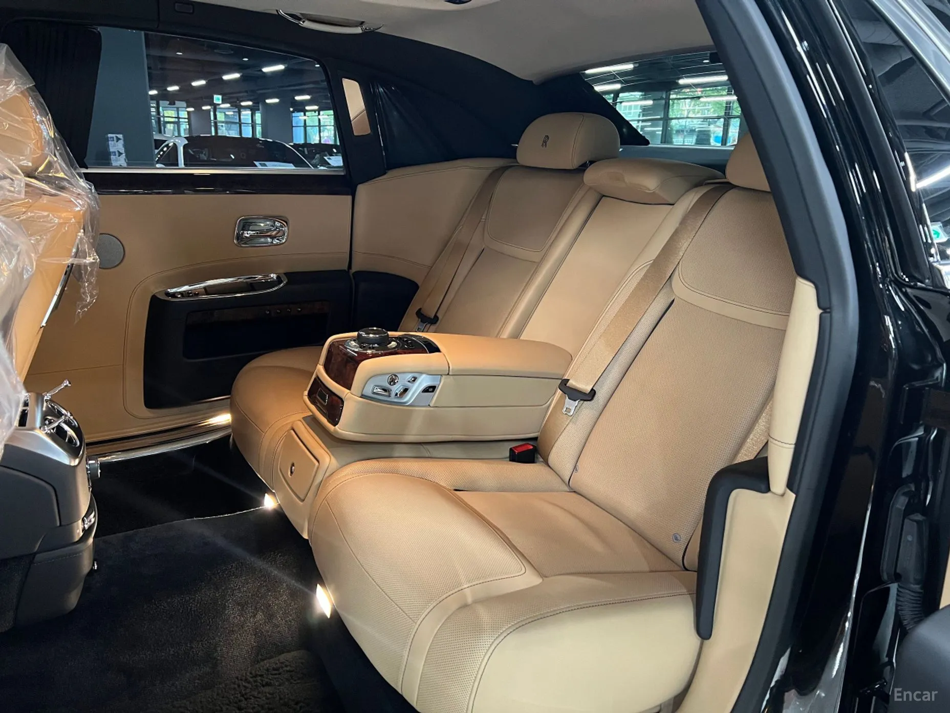 Rolls-Royce Ghost превью 13