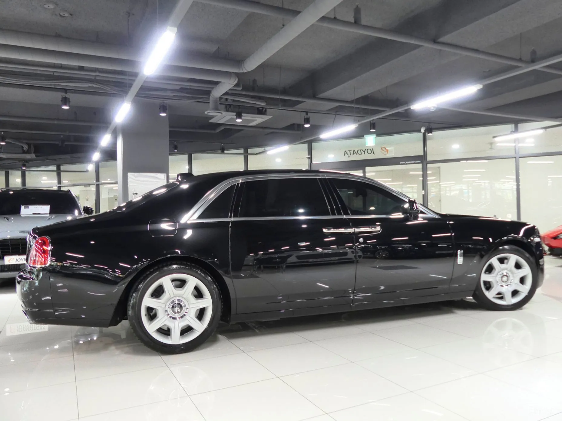 Rolls-Royce Ghost превью 2