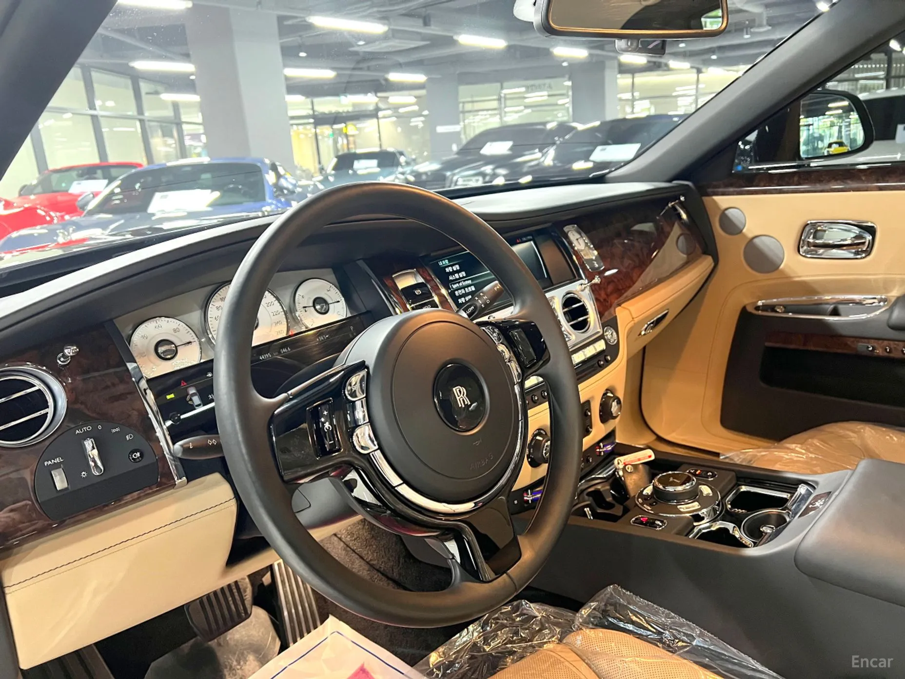 Rolls-Royce Ghost превью 5