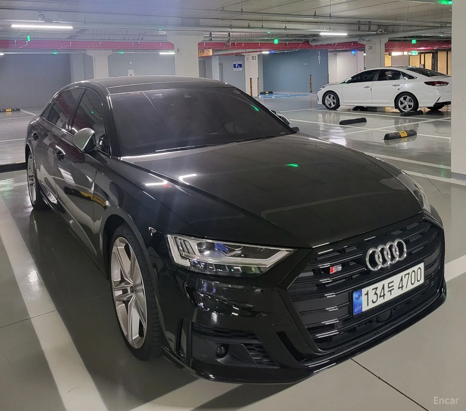 Audi S8 (D5)