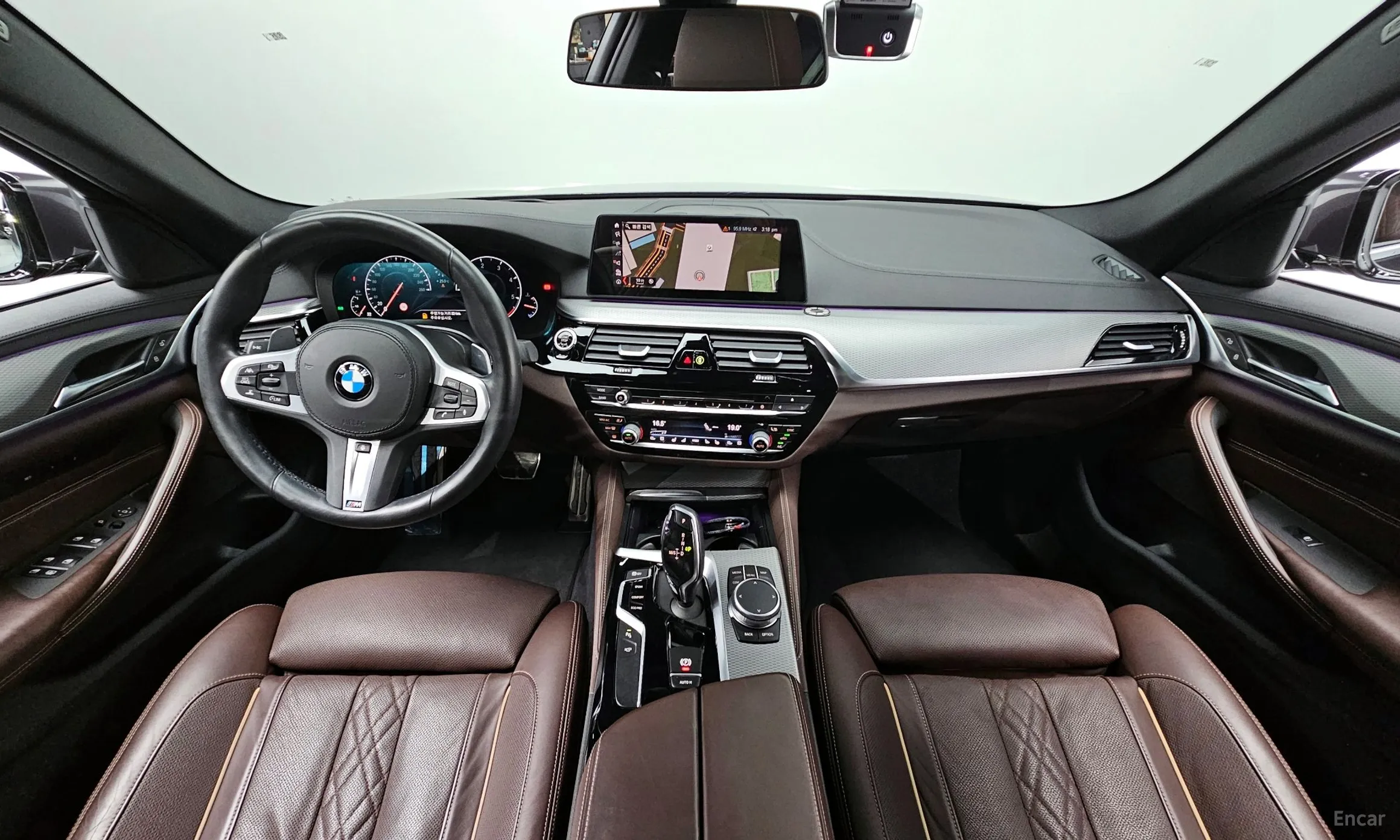 BMW 5 Series (G30) превью 4