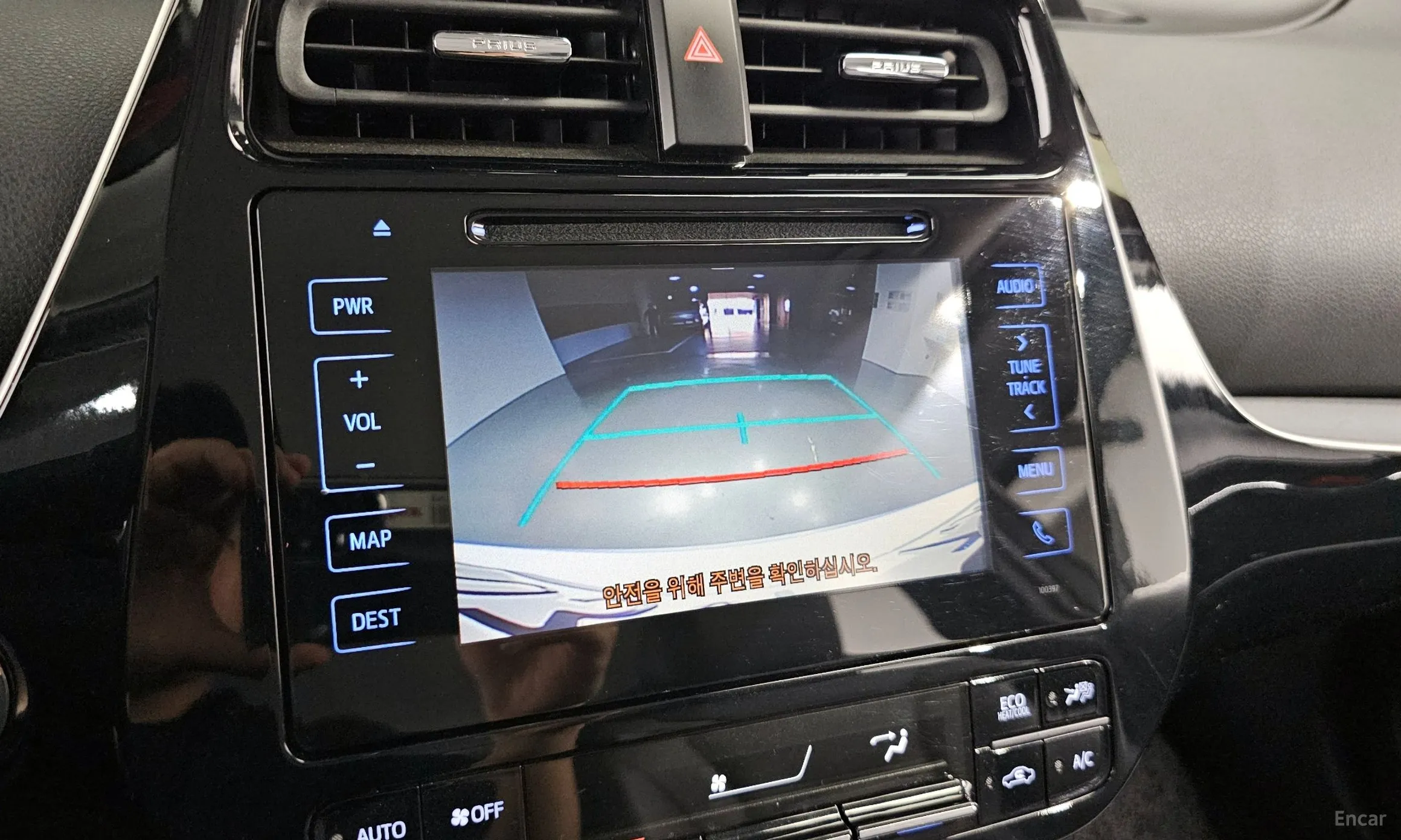 Toyota Prius Prime превью 10