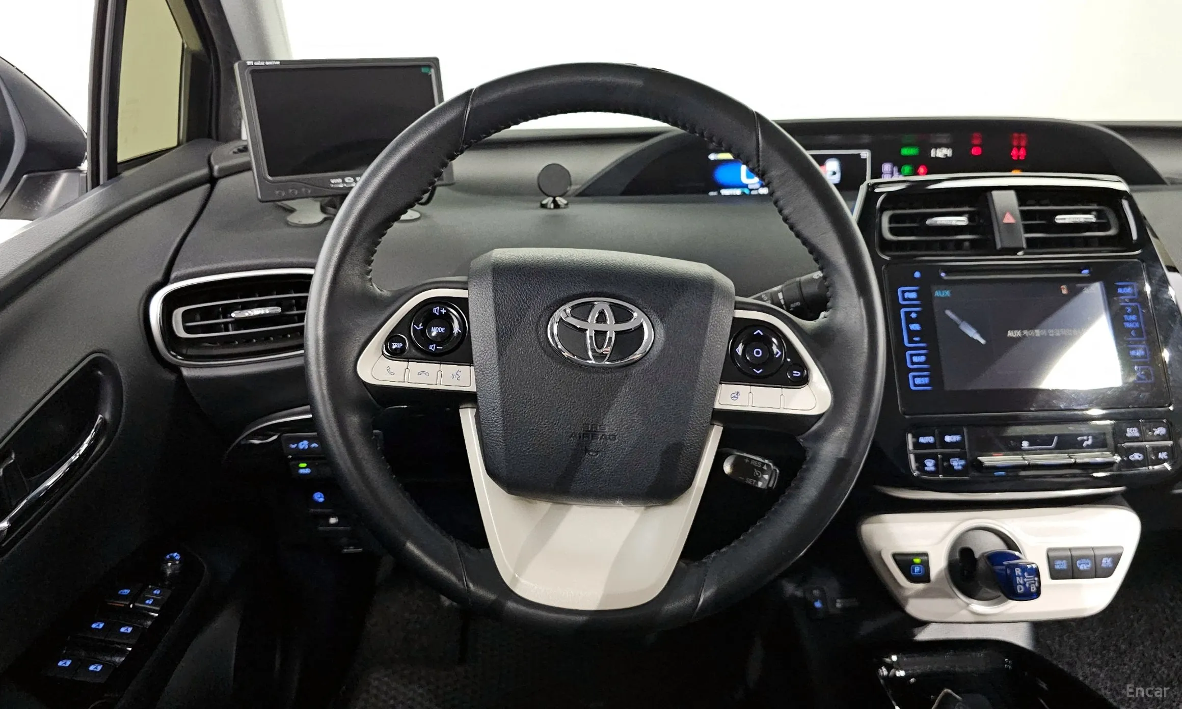 Toyota Prius Prime превью 13