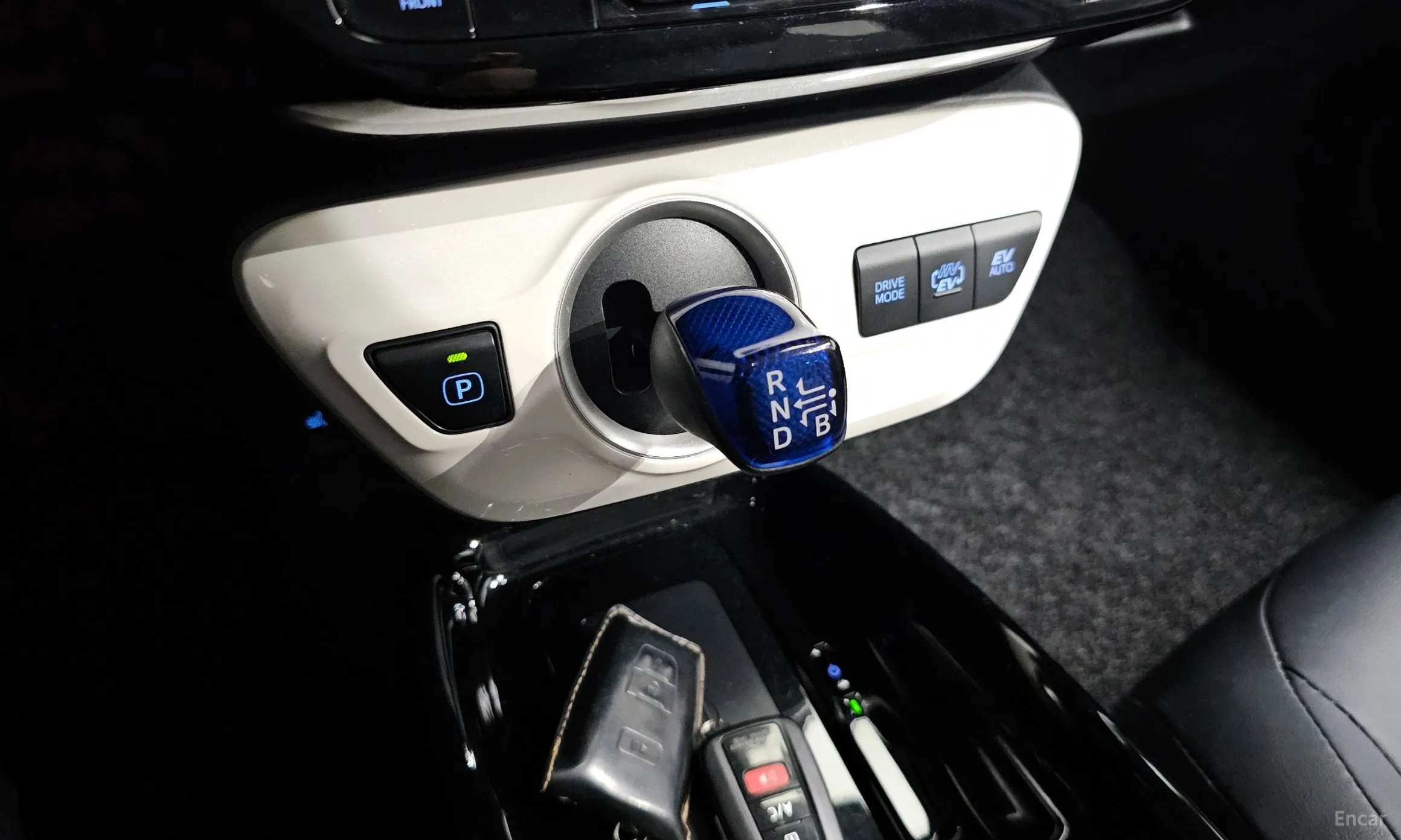 Toyota Prius Prime превью 14