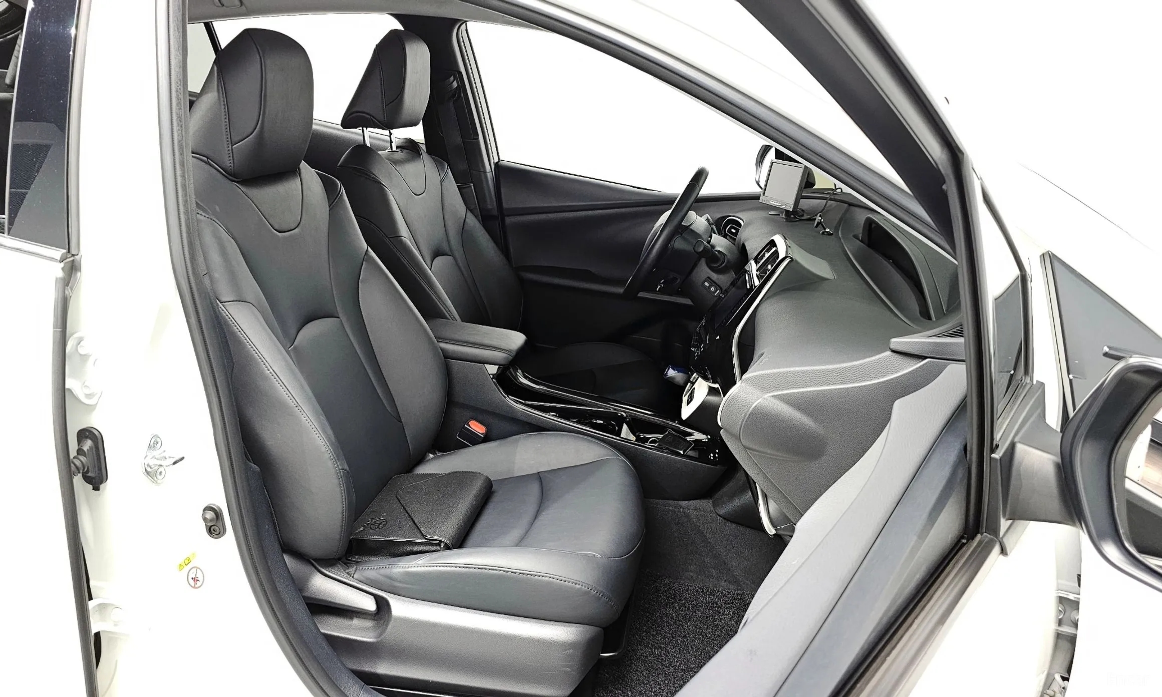 Toyota Prius Prime превью 17