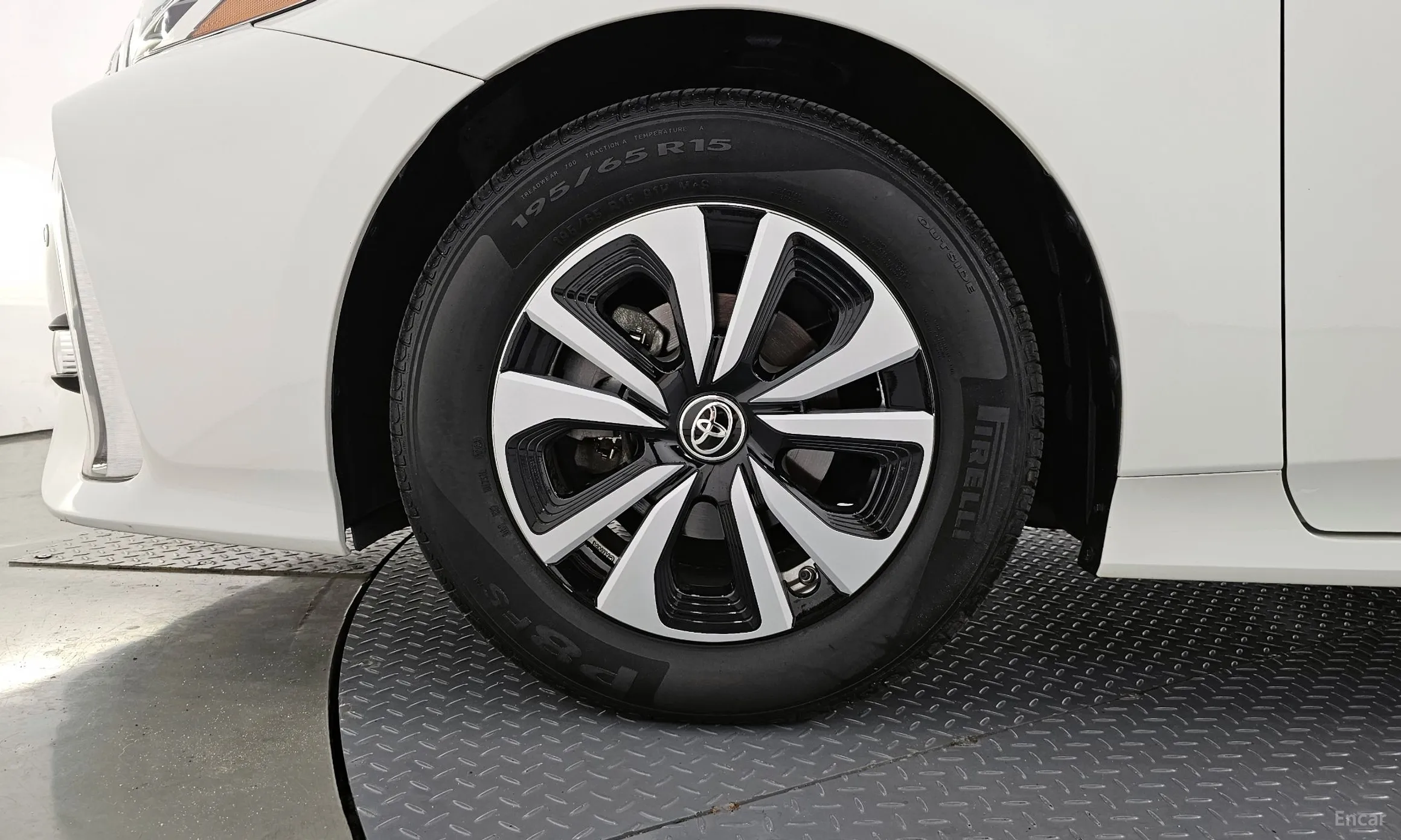 Toyota Prius Prime превью 5