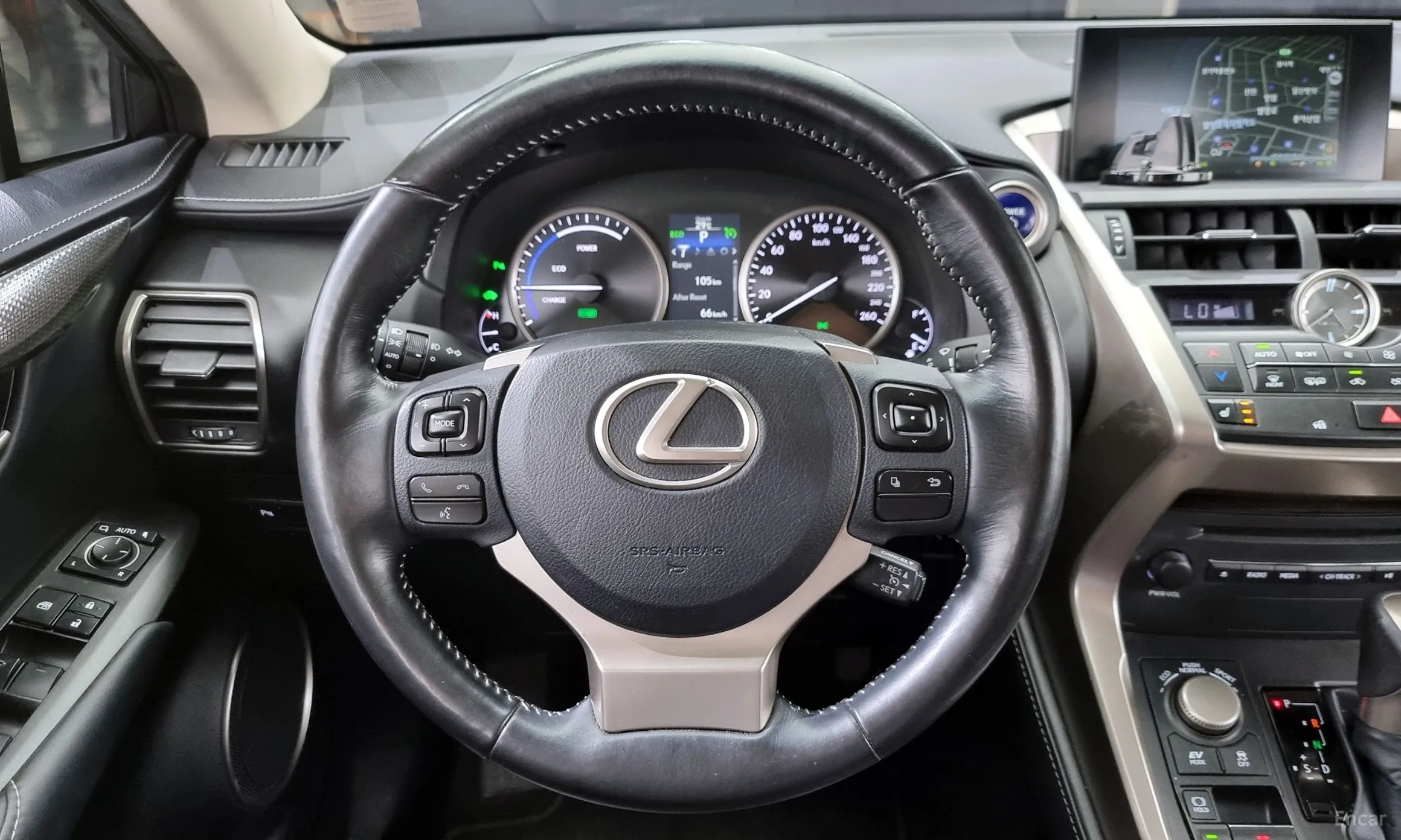 Lexus NX300h превью 13