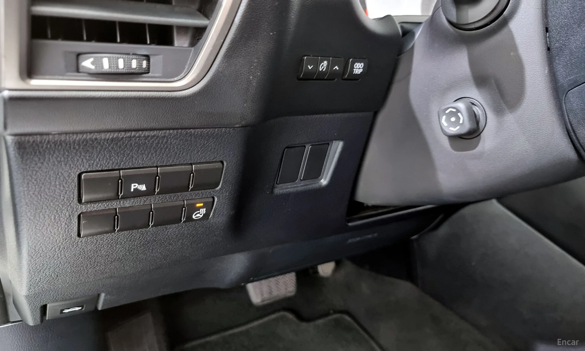 Lexus NX300h превью 15