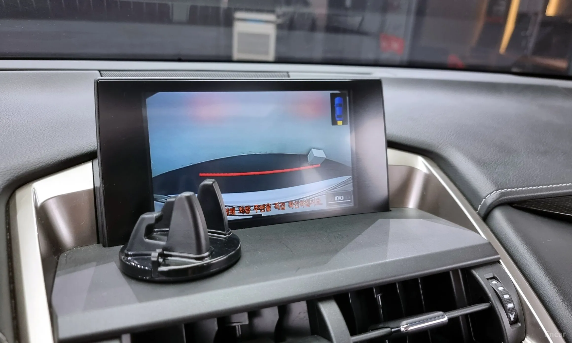Lexus NX300h превью 16