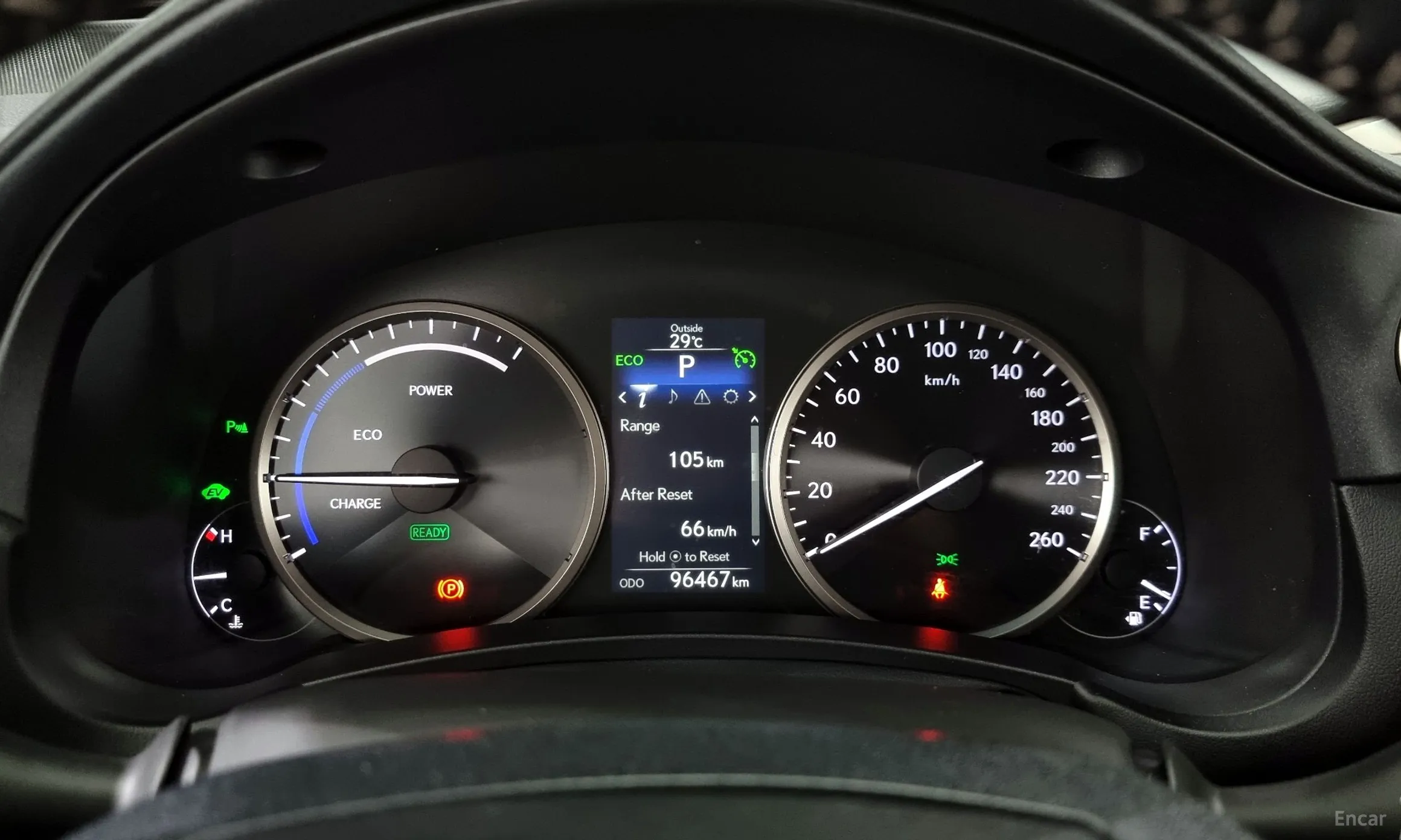 Lexus NX300h превью 8