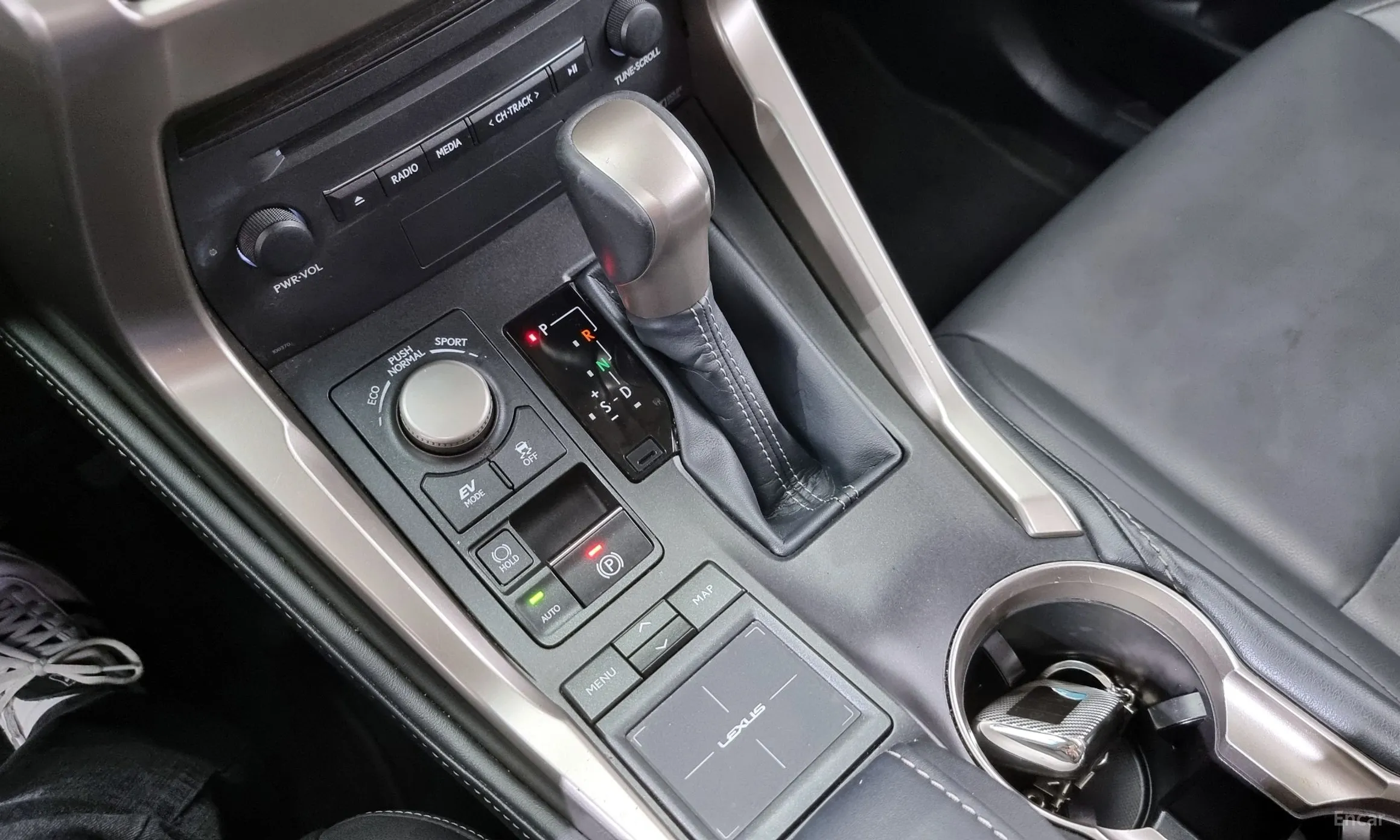Lexus NX300h превью 9