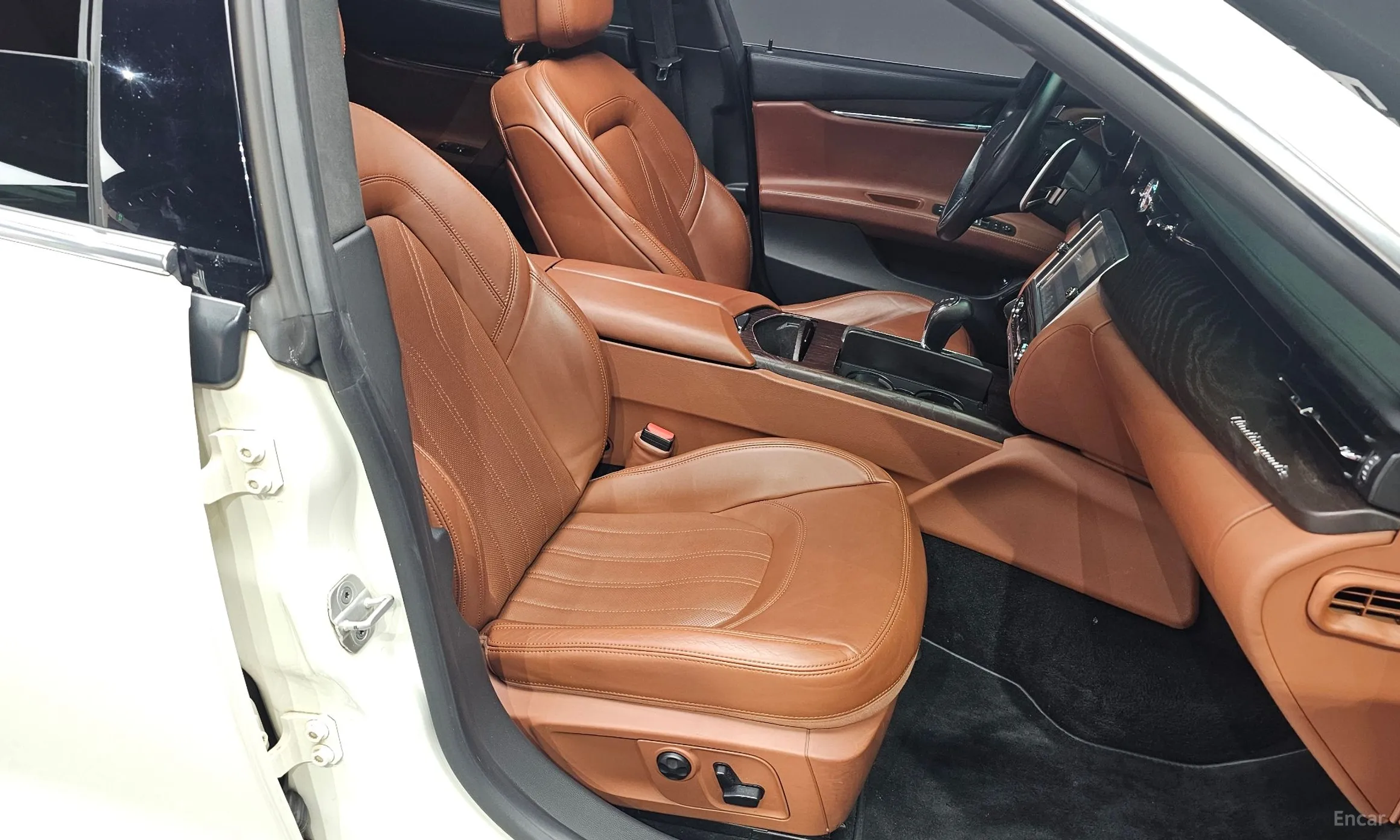 Maserati Quattroporte превью 10