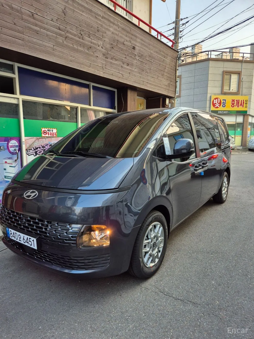 Hyundai Staria