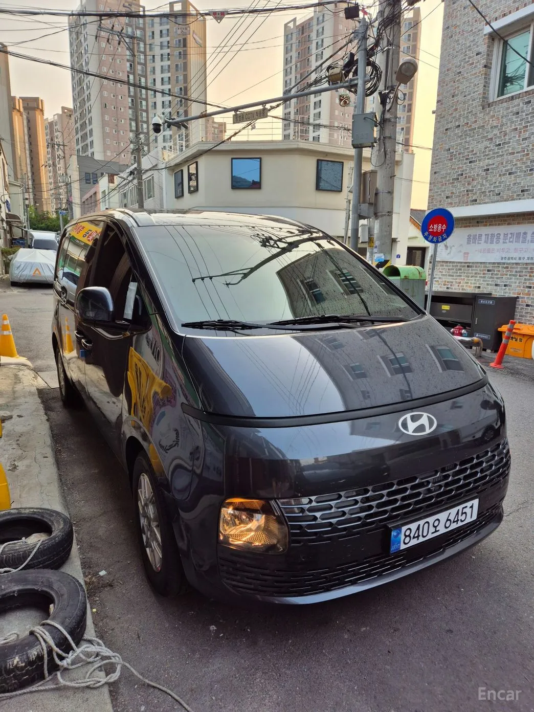 Hyundai Staria