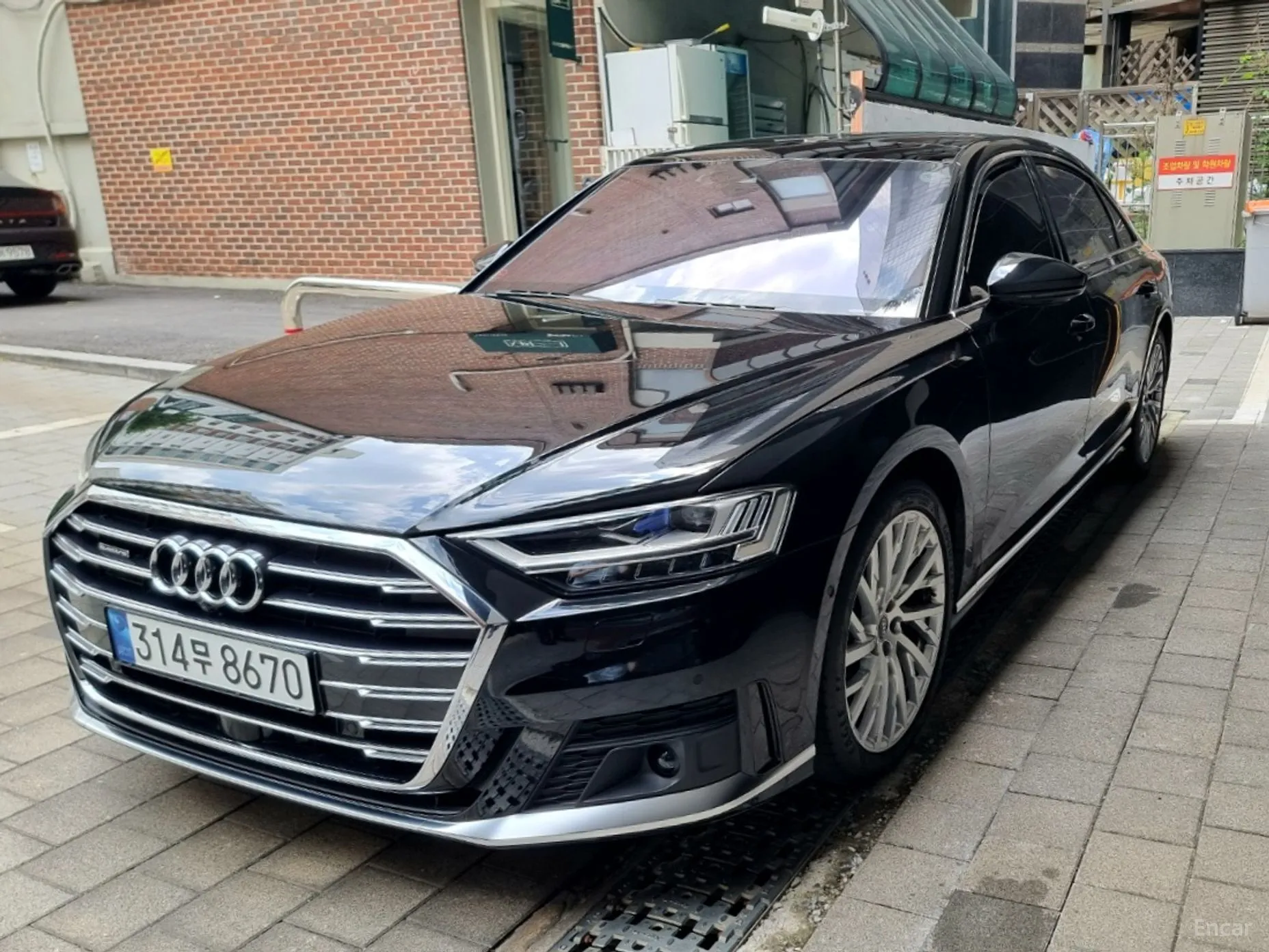 Audi A8 (D5)