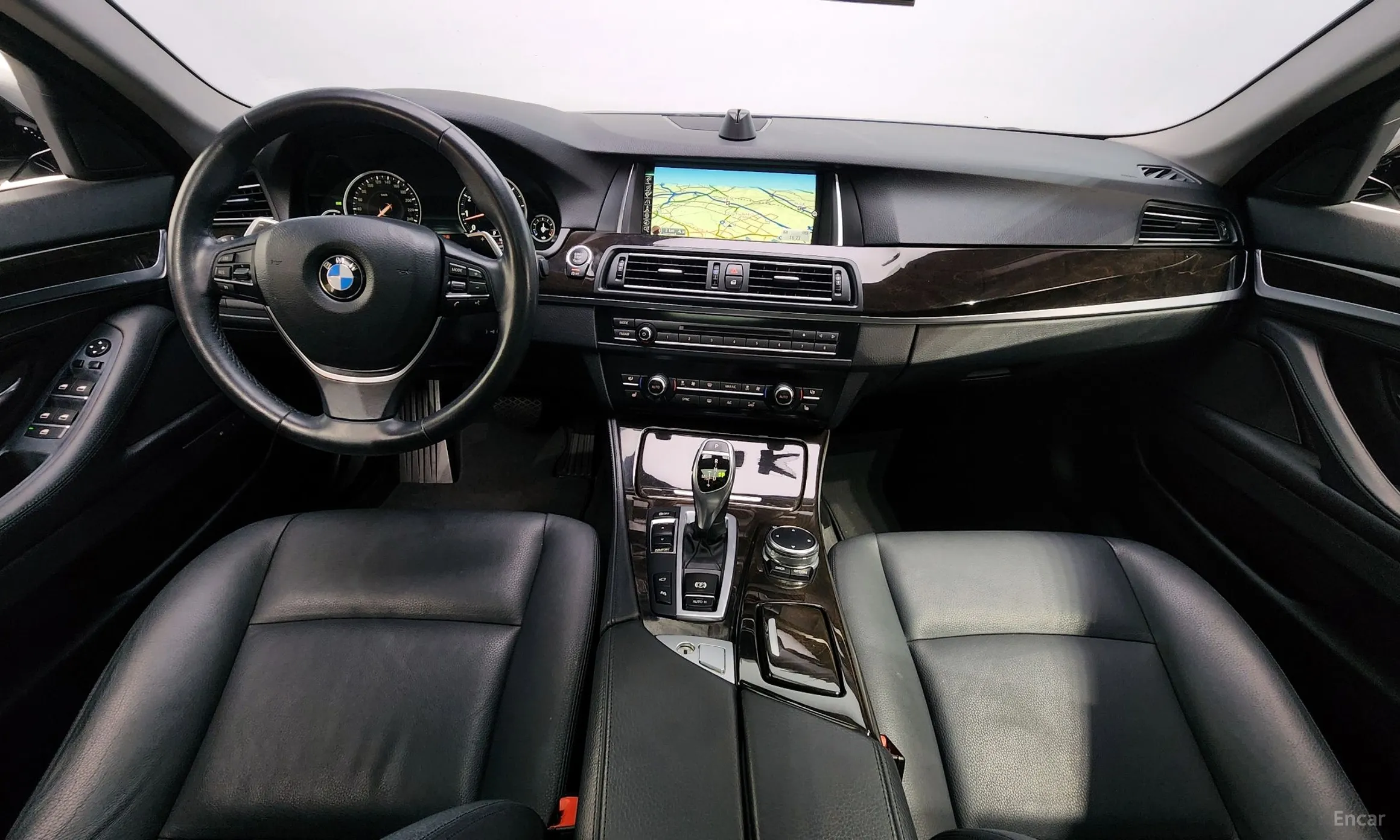 BMW 5 Series (F10) превью 4