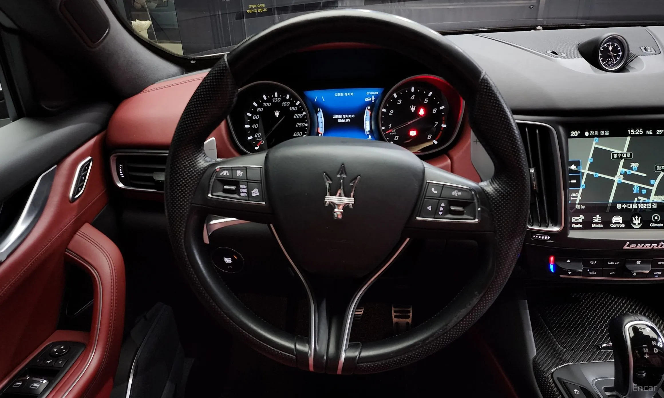 Maserati Levante превью 13
