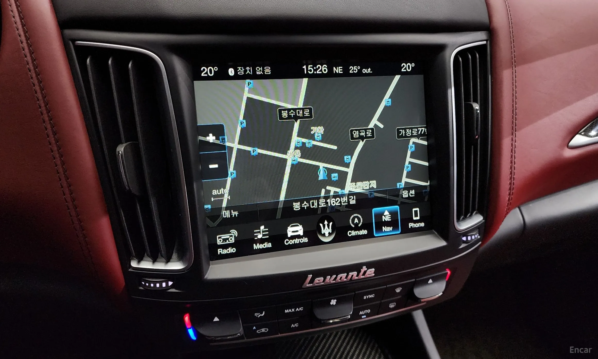 Maserati Levante превью 14