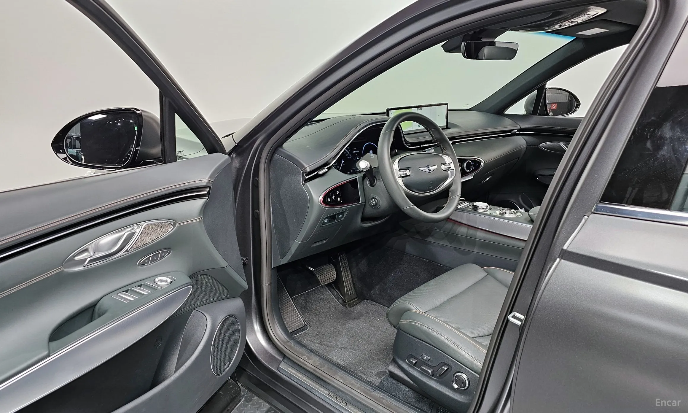 Genesis GV70 превью 11