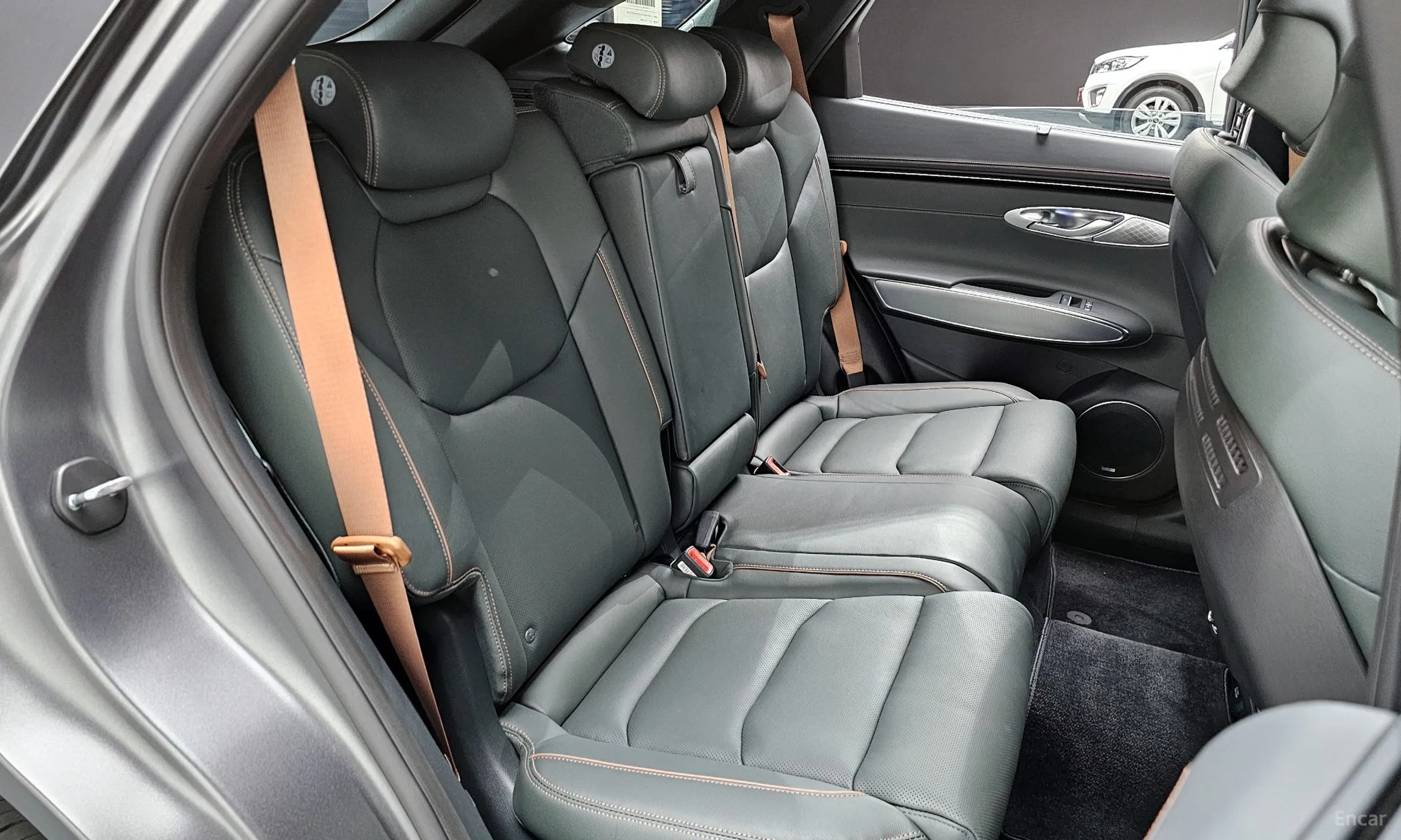 Genesis GV70 превью 12
