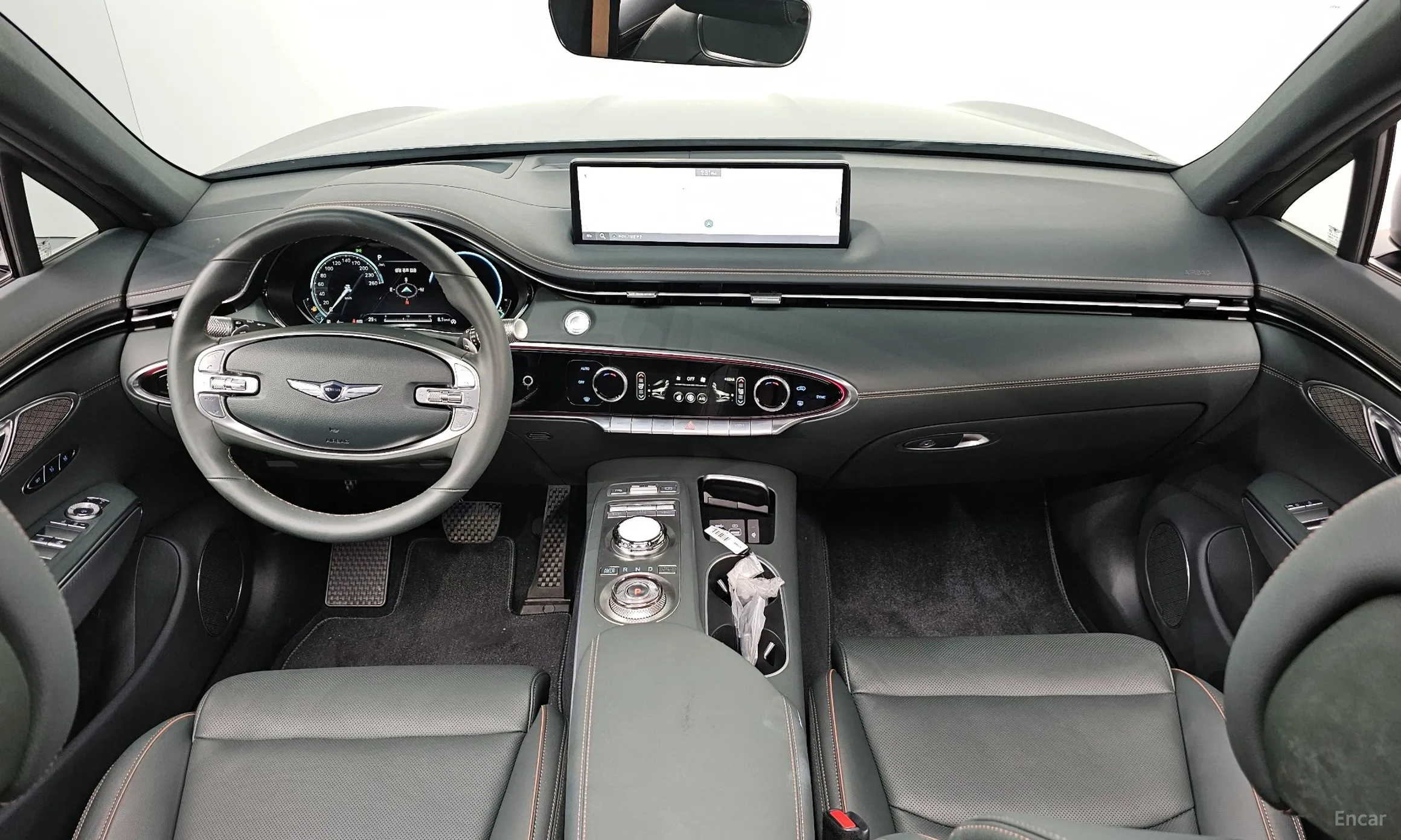 Genesis GV70 превью 7