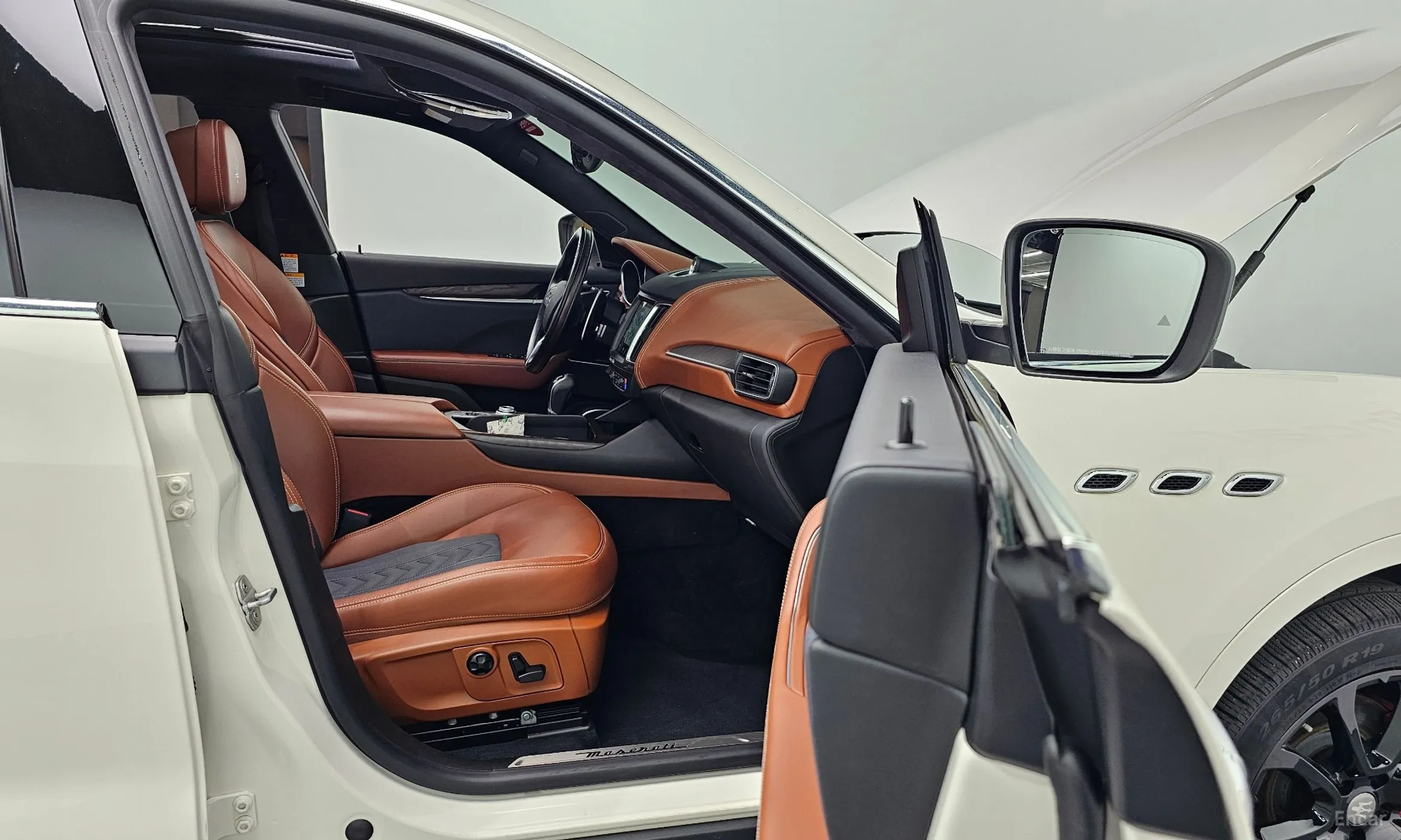 Maserati Levante превью 10