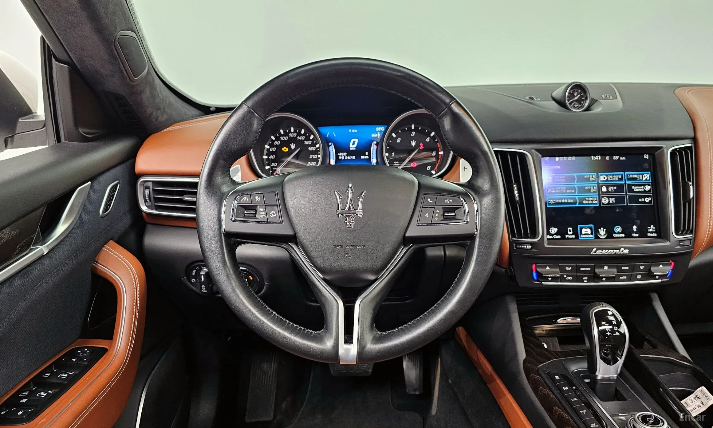 Maserati Levante превью 13