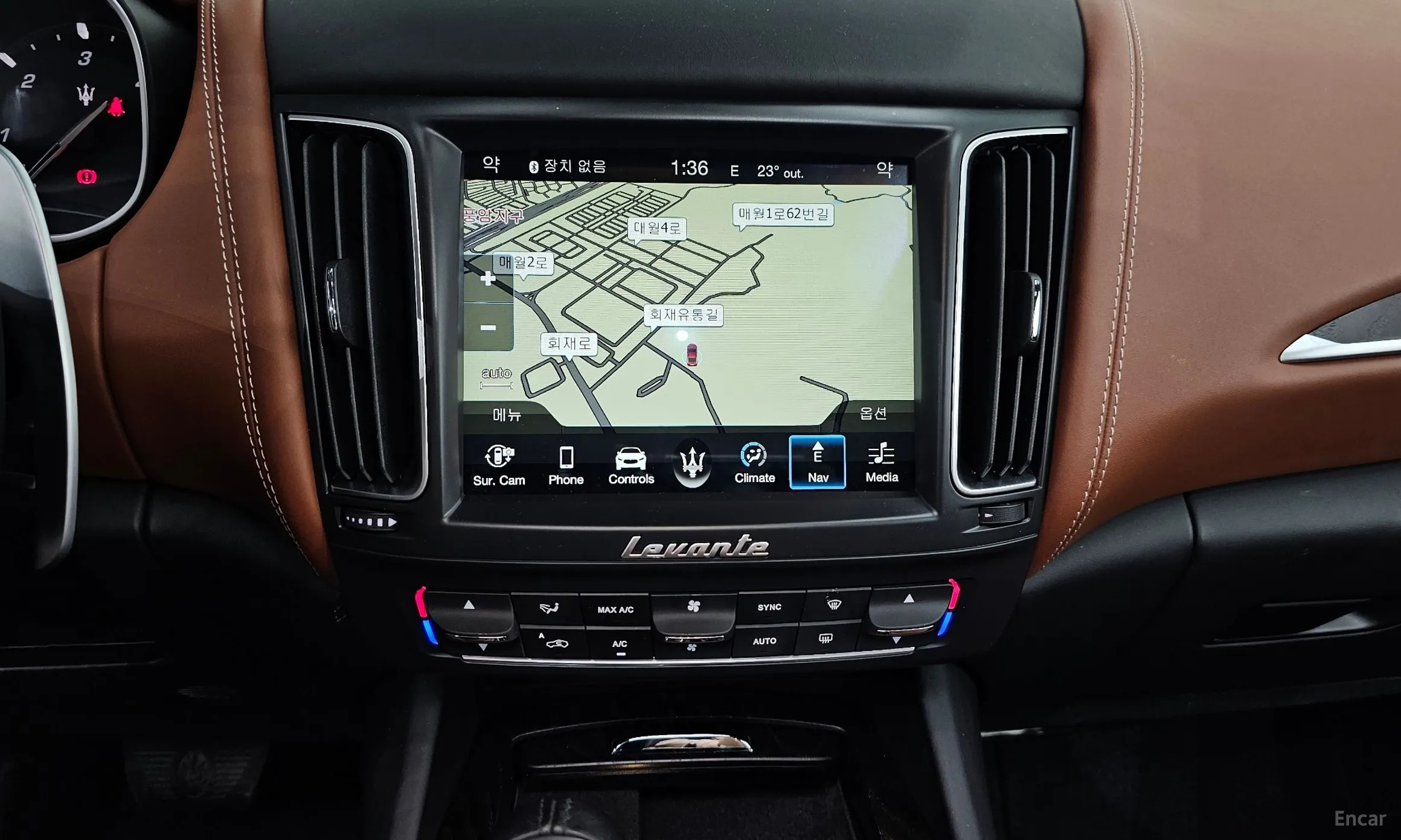 Maserati Levante превью 14