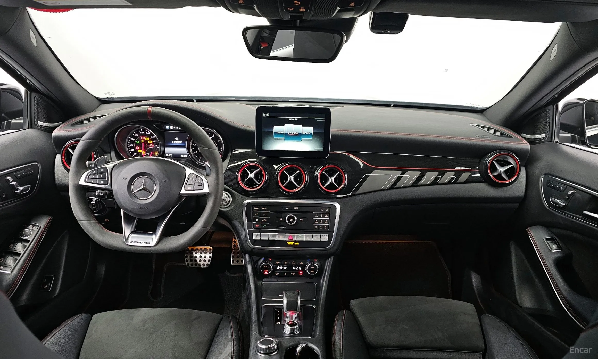 Mercedes Benz GLA-Class X156 превью 4