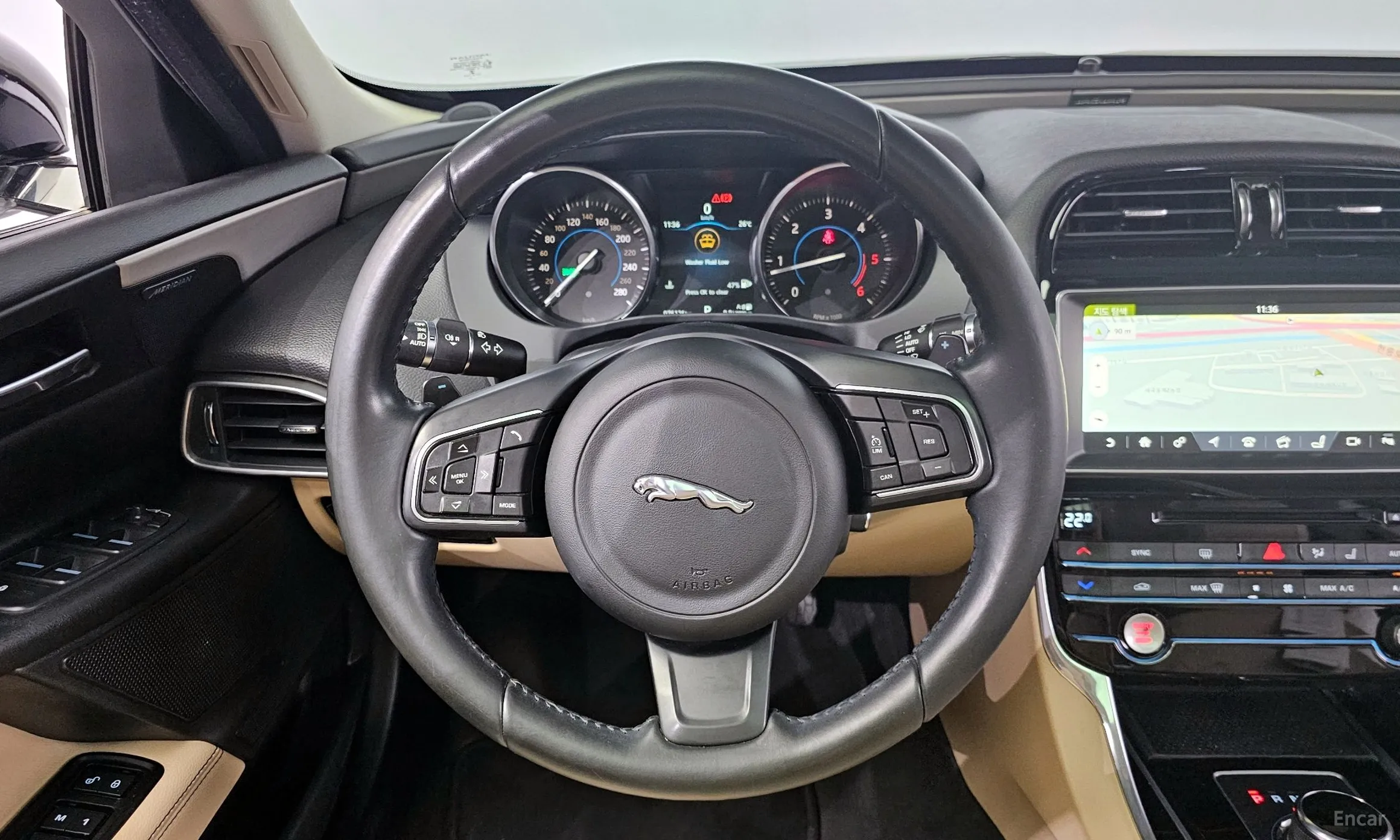 Jaguar XE превью 13