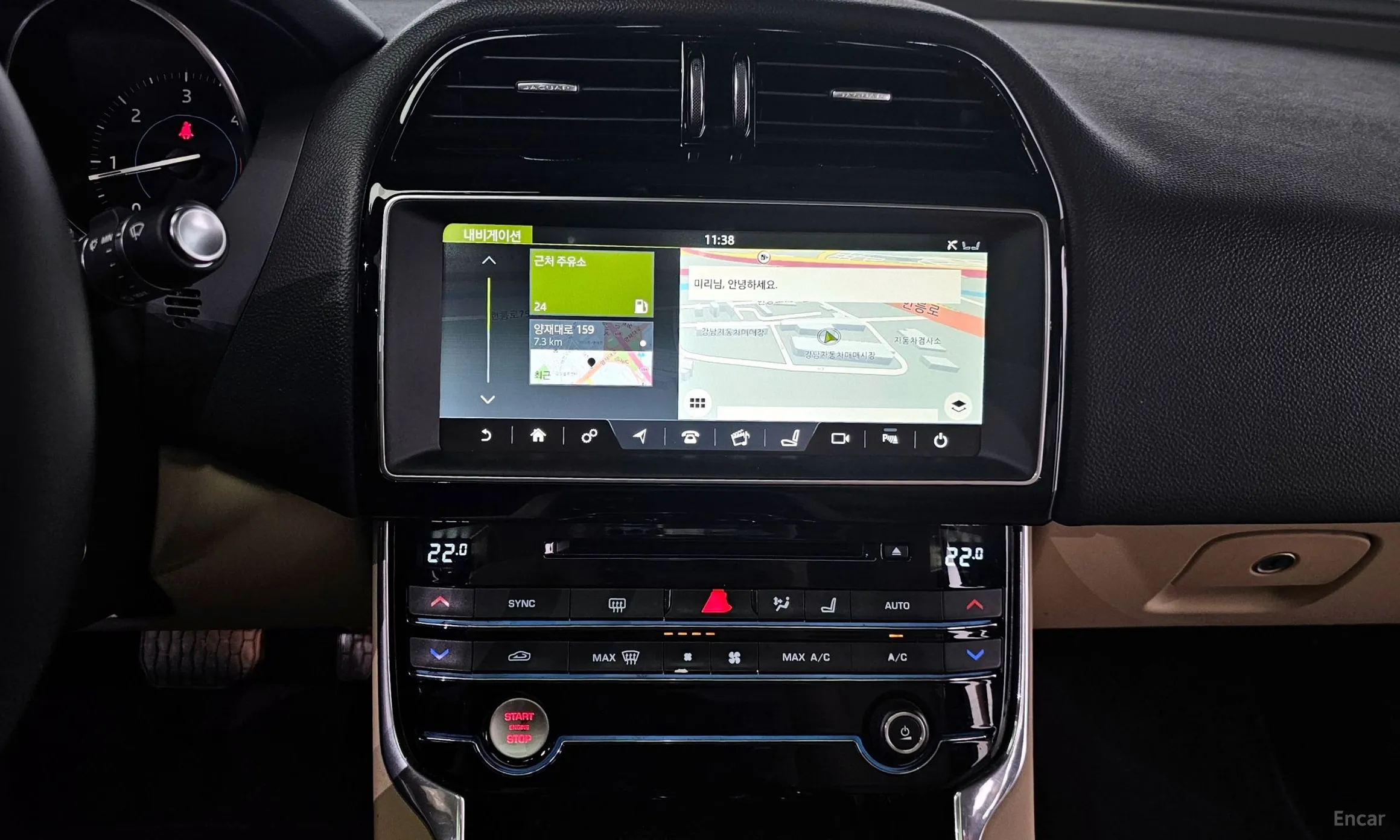 Jaguar XE превью 15